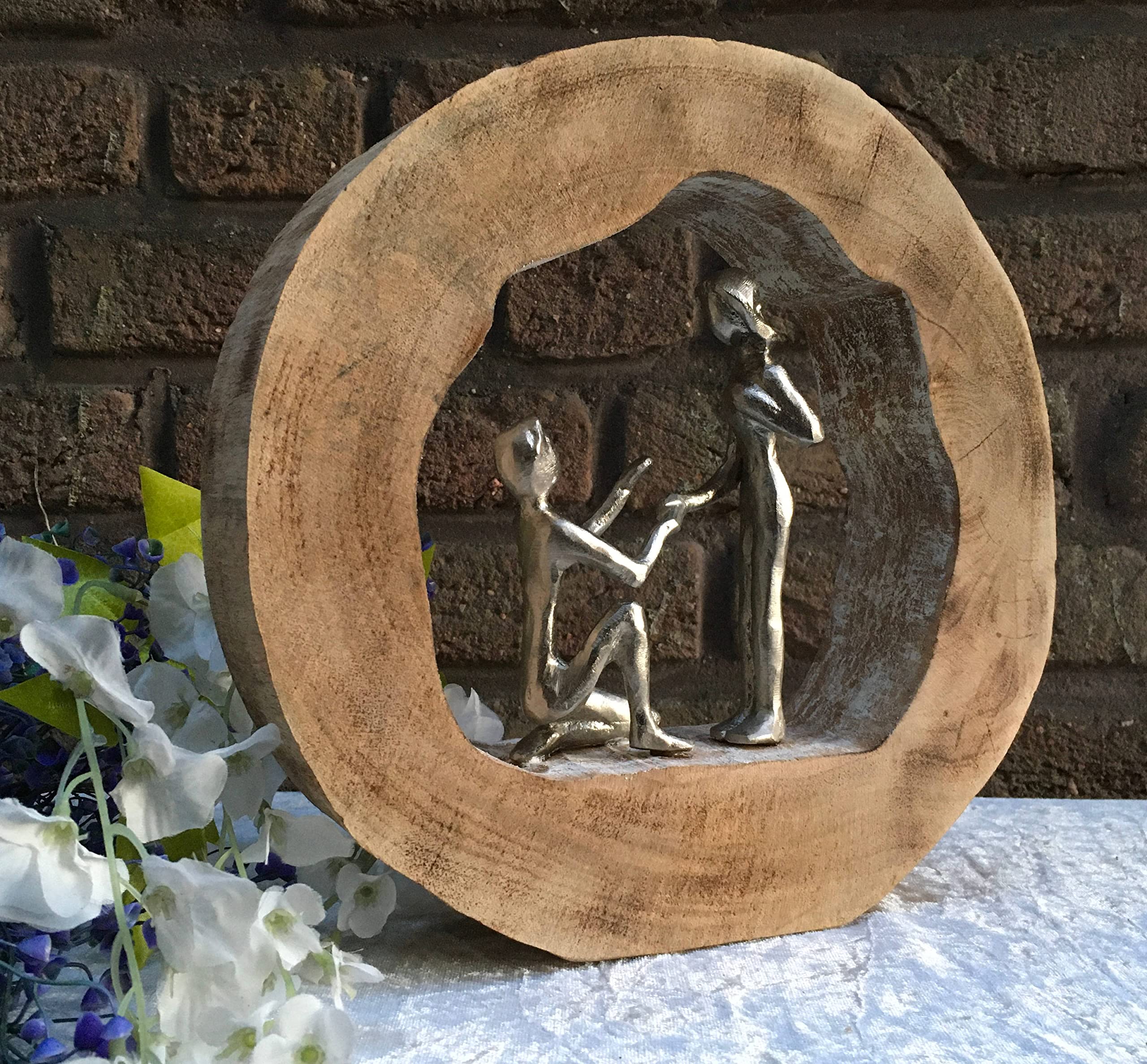 Moritz Forever 28 cm Plata – Escultura de madera de mango, propuesta de matrimonio, amor moderno | Par de aluminio en madera natural, hecho a mano y único, romántico regalo de aniversario de boda, propuesta o San Valentín