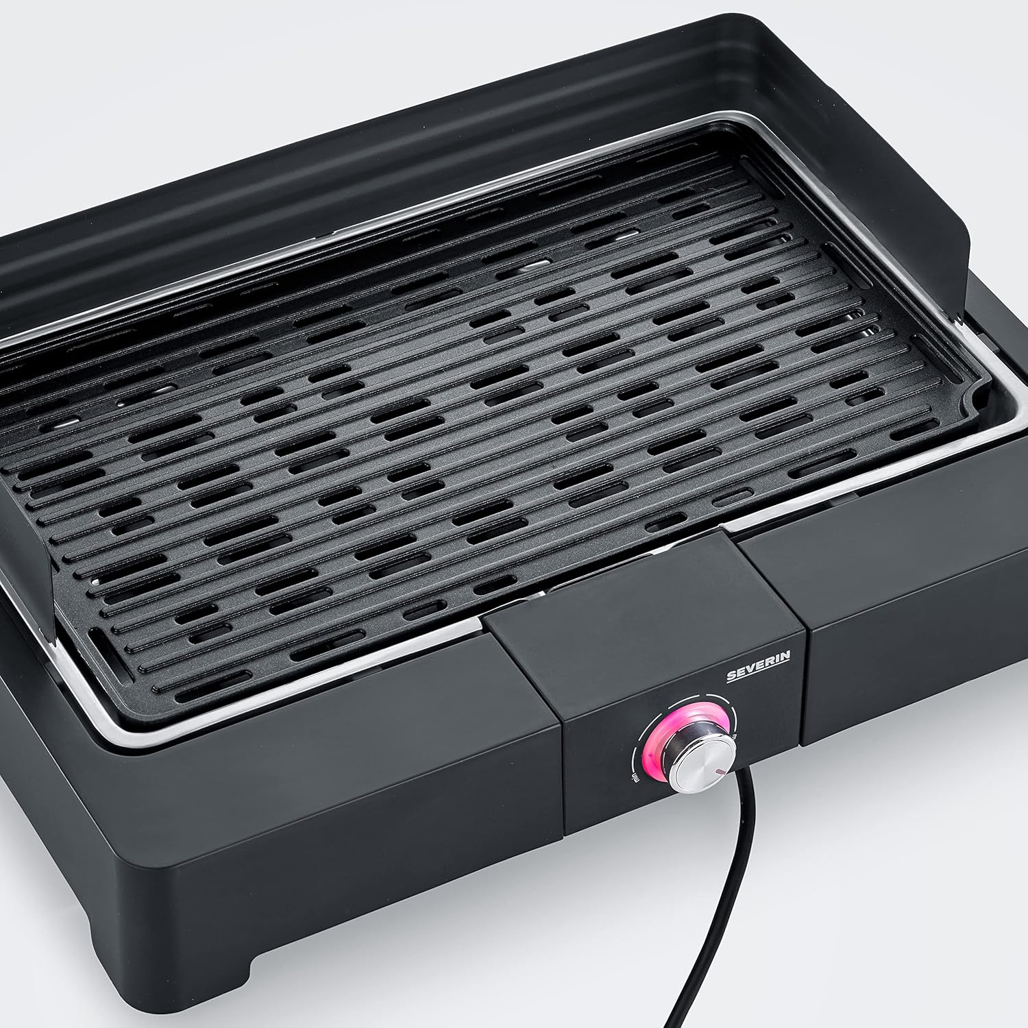 SEVERIN PG 8567 Barbecue elettrico 2200 Watt con piastra in alluminio pressofuso, Grill elettrico per interni ed esterni con luce LED, Griglia da tavolo o balcone, fumo e odori ridotti, Nero