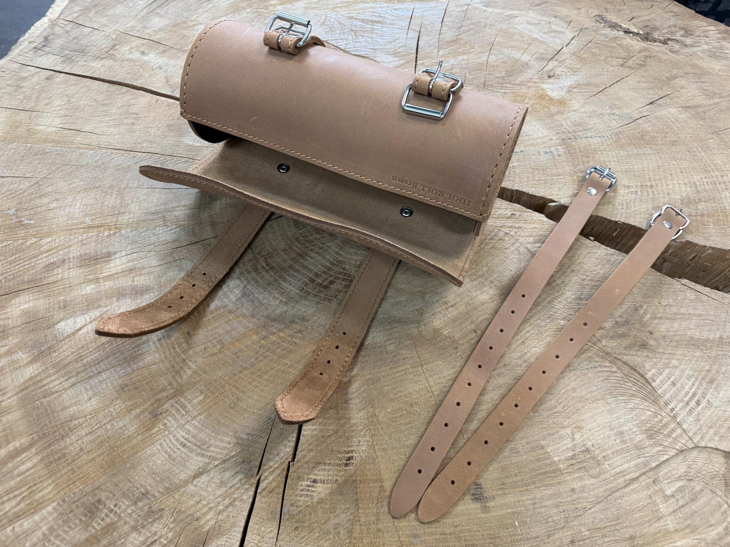 Lenkerrolle Hellbraun Light Brown Lederrolle Bugrolle Werkzeug kompatibel mit HD Harley Davidson Leder Motorrad Werkzeugtasche Schwinge Rolle