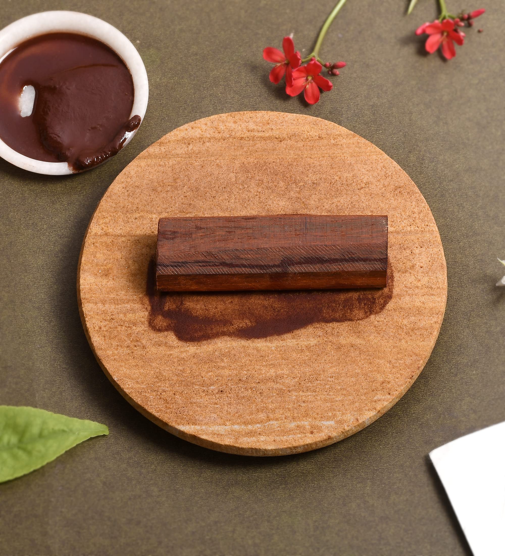 RDK Chandan Pata – Natural Red & White Sandalwood Wood Pieces With Sandalwood board for Face, Hair & Body – Traditional Ayurvedic Use 3