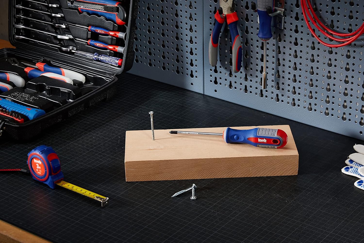 kwb 42-tlg. Werkzeugkoffer Universal | GS-geprüft | robuster Kunststoffkoffer | Grundausstattung für Haushalt und Garage | inkl. Schrauber-Bits