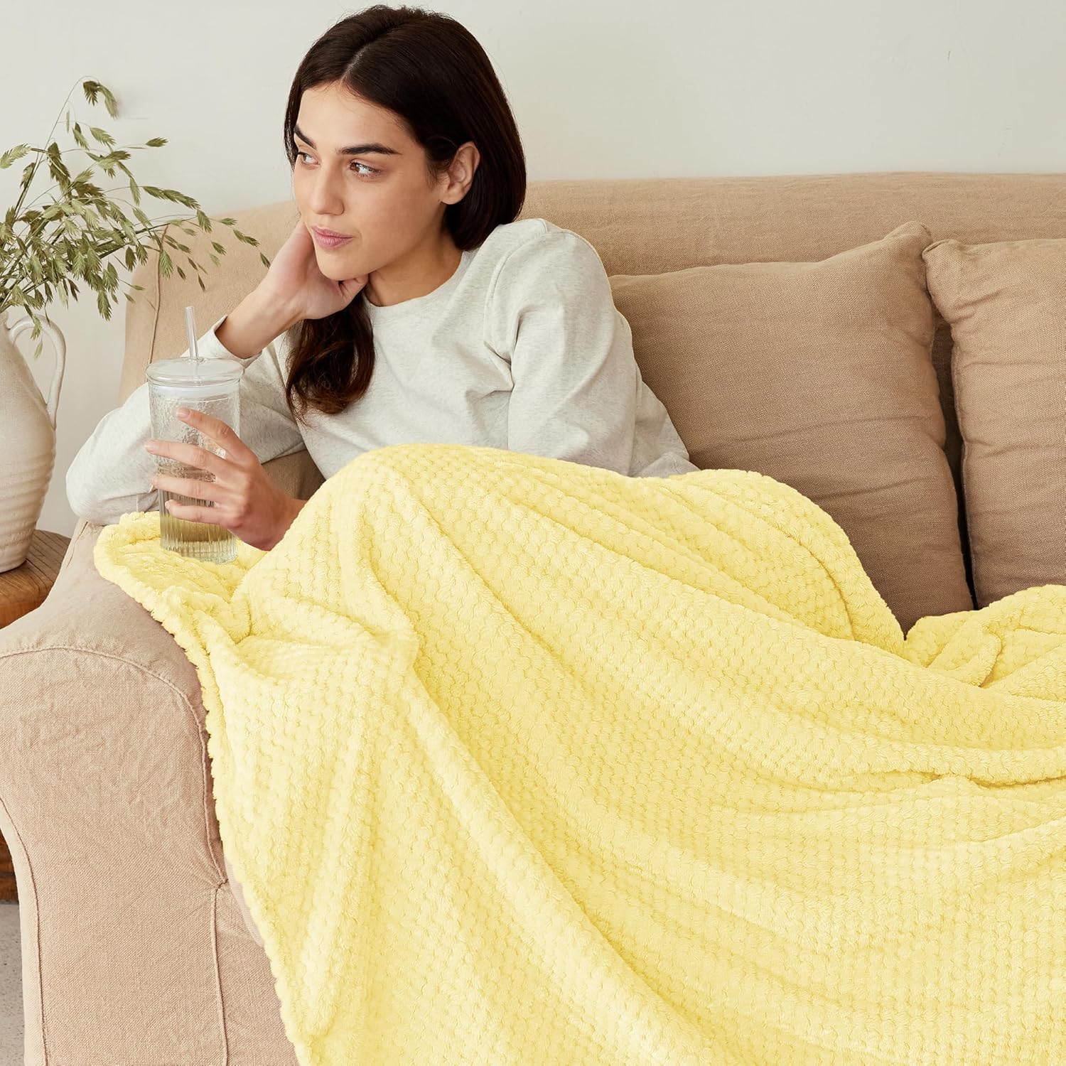 Exclusivo Mezcla Fleece Throw Blanket Extra Large, Super Soft and Warm Blankets for Couch, Sofa and Bed Waffle Textured, Cozy, Fuzzy and Lightweight (Light Yellow, 50x70 Inches) - Image 2