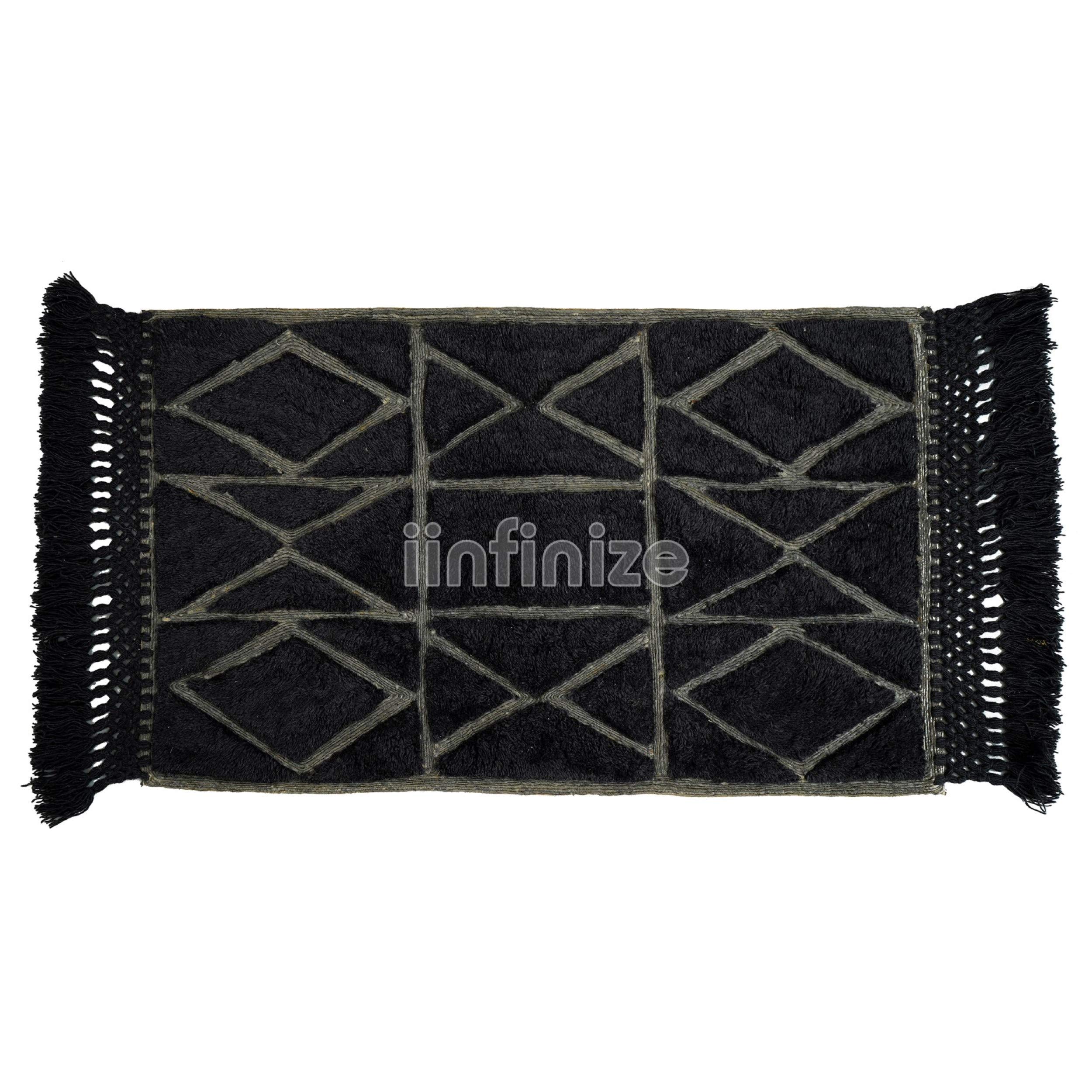 Alfombra bohemia anudada para crear un rincón de lectura en el salón