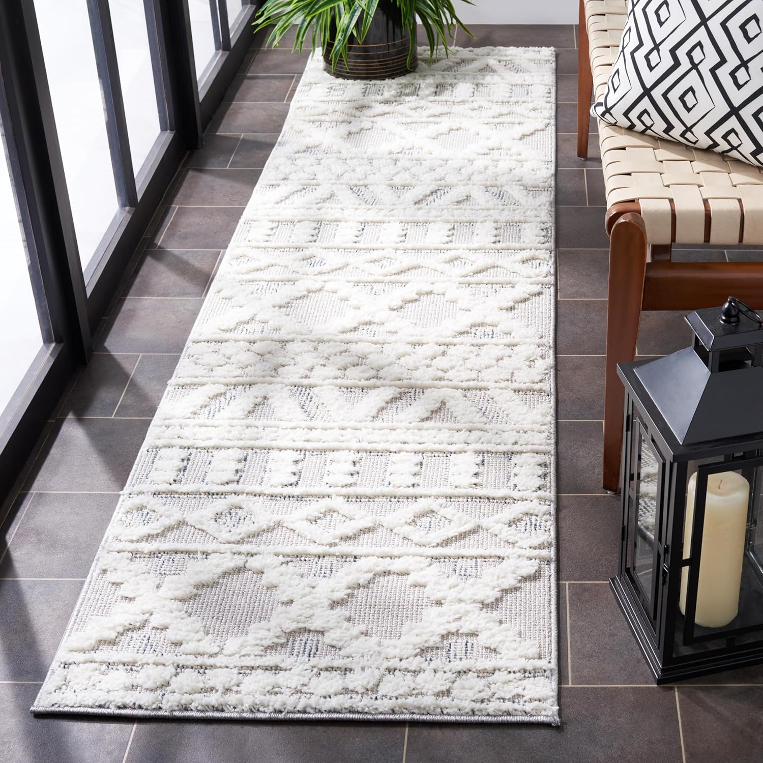 SAFAVIEH Trends Collection Runner Rug - 2'2" x 8', Grey & Ivory, Moroccan Rustic Boho Textured Design, Non-Shedding & Easy Care, Ideal for High Traffic Areas in Living Room, Bedroom (TRD124F)