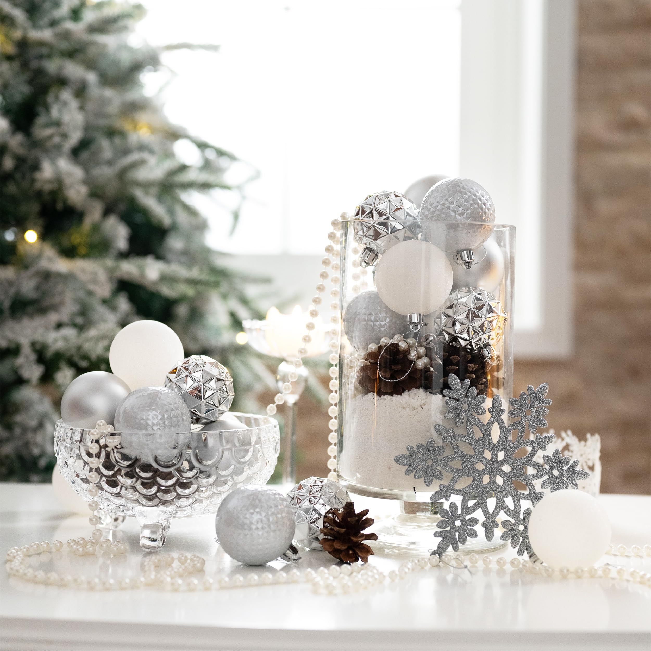 Valery Madelyn Lot de 50 boules de Noël incassables à suspendre pour sapin de Noël et Halloween, 5,1 cm, blanc et argenté