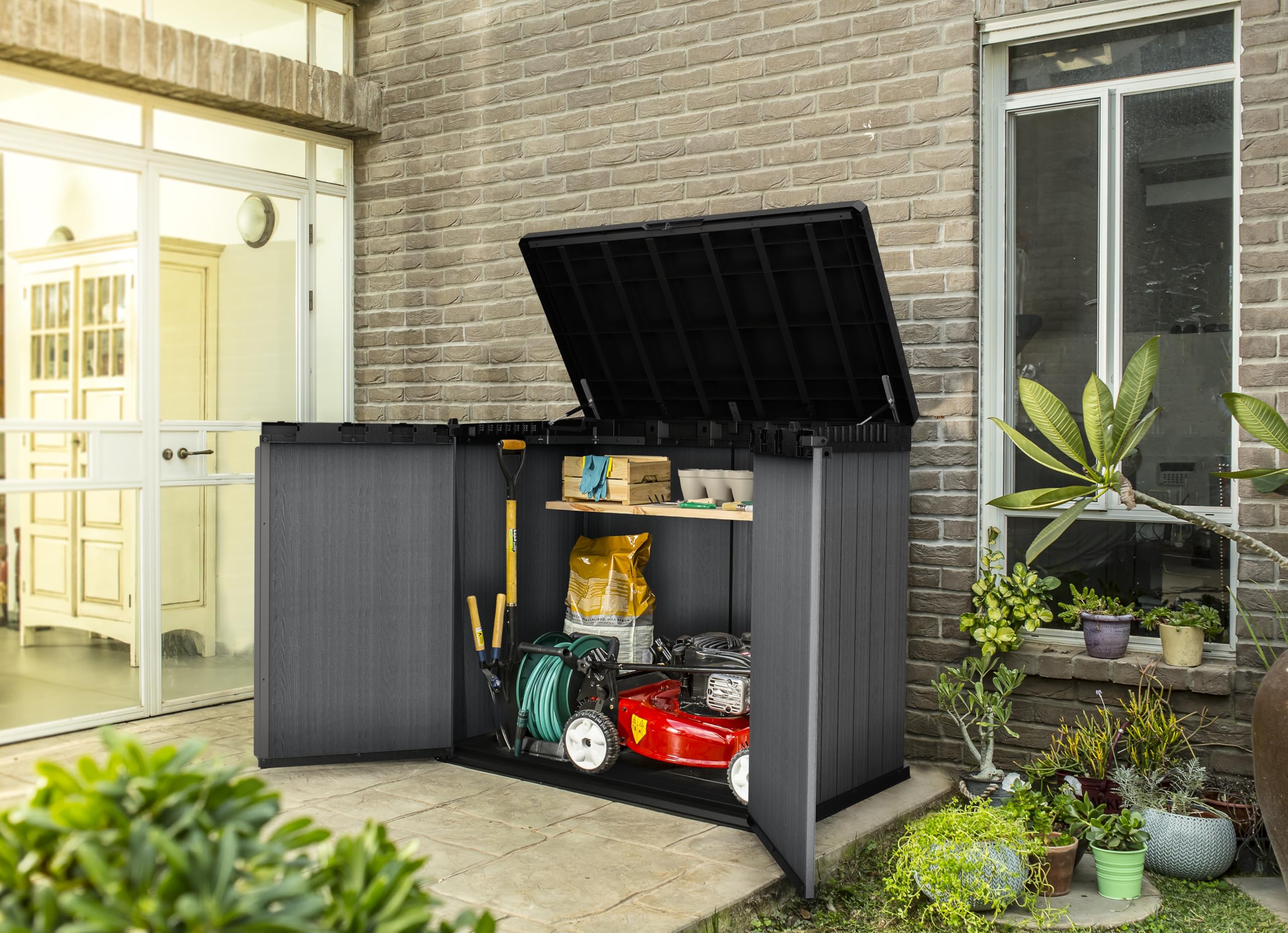 Keter Store-It-Out Darwin Armoire de rangement, 1150 l, résistante aux intempéries, aspect bois, verrouillable, pour 2 poubelles de 240 l, 141 x 82 x 118 cm, gris
