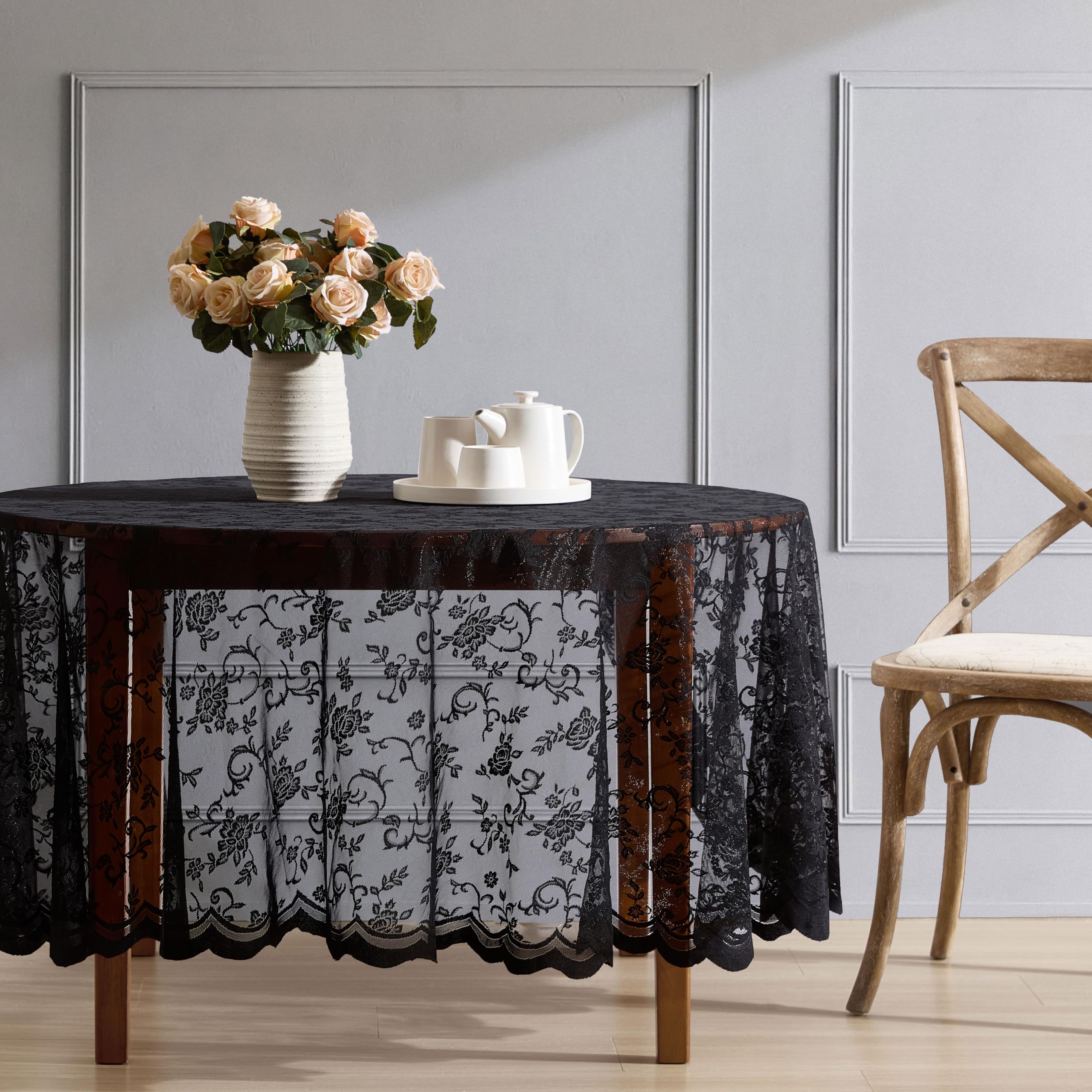 HLC.ME Harper - Mantel de Tela de Encaje Floral, Mantel de Tela de Encaje para mesas Redondas, Mantel Resistente a Las Arrugas, Mantel Festoneado Estampado (70 Redondo, Negro)