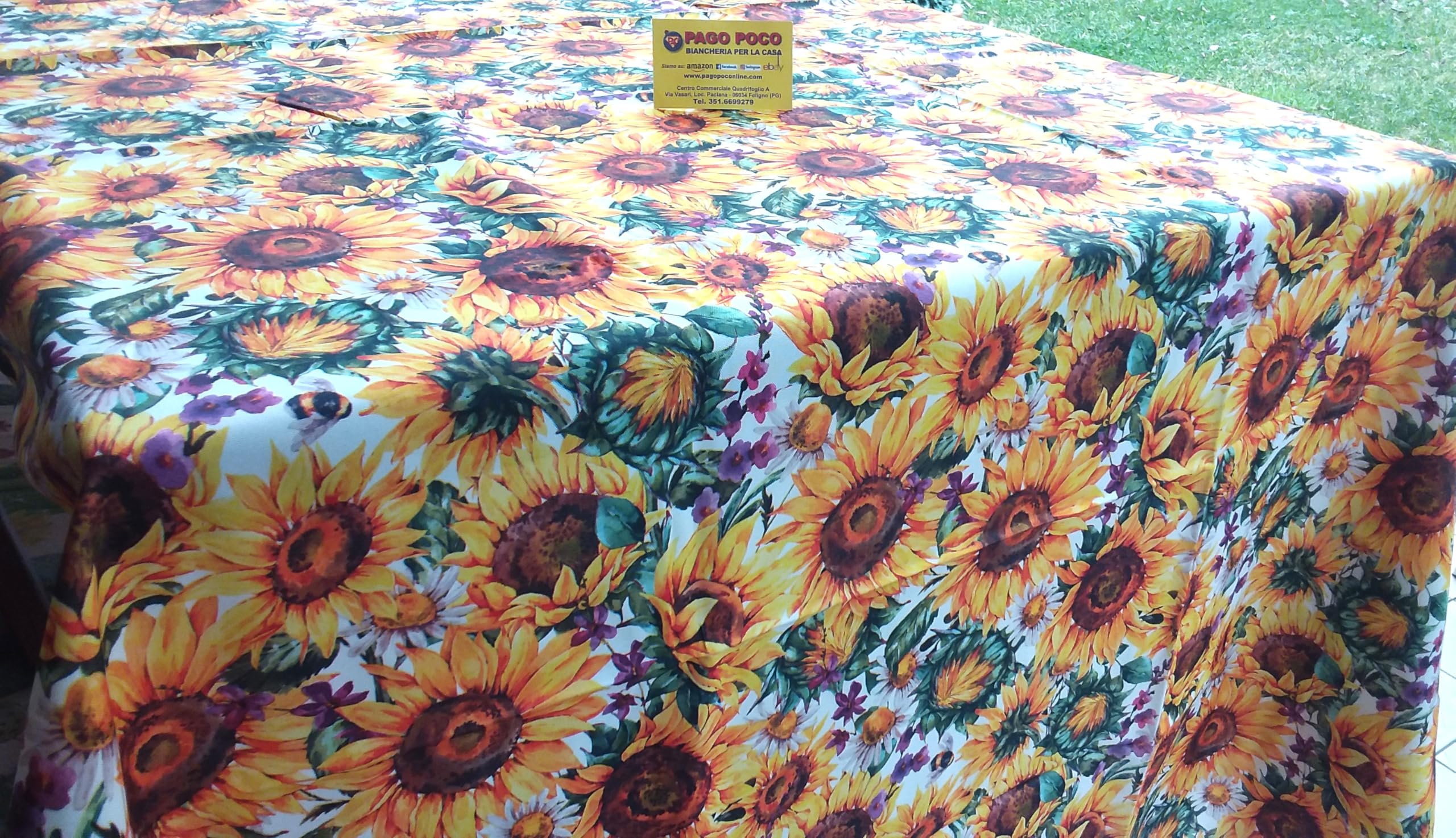 Nappe rectangulaire anti-taches fantaisie tournesols et fleurs colorées. 100 % hydrofuge. Toutes les dimensions ne sont pas repassées
