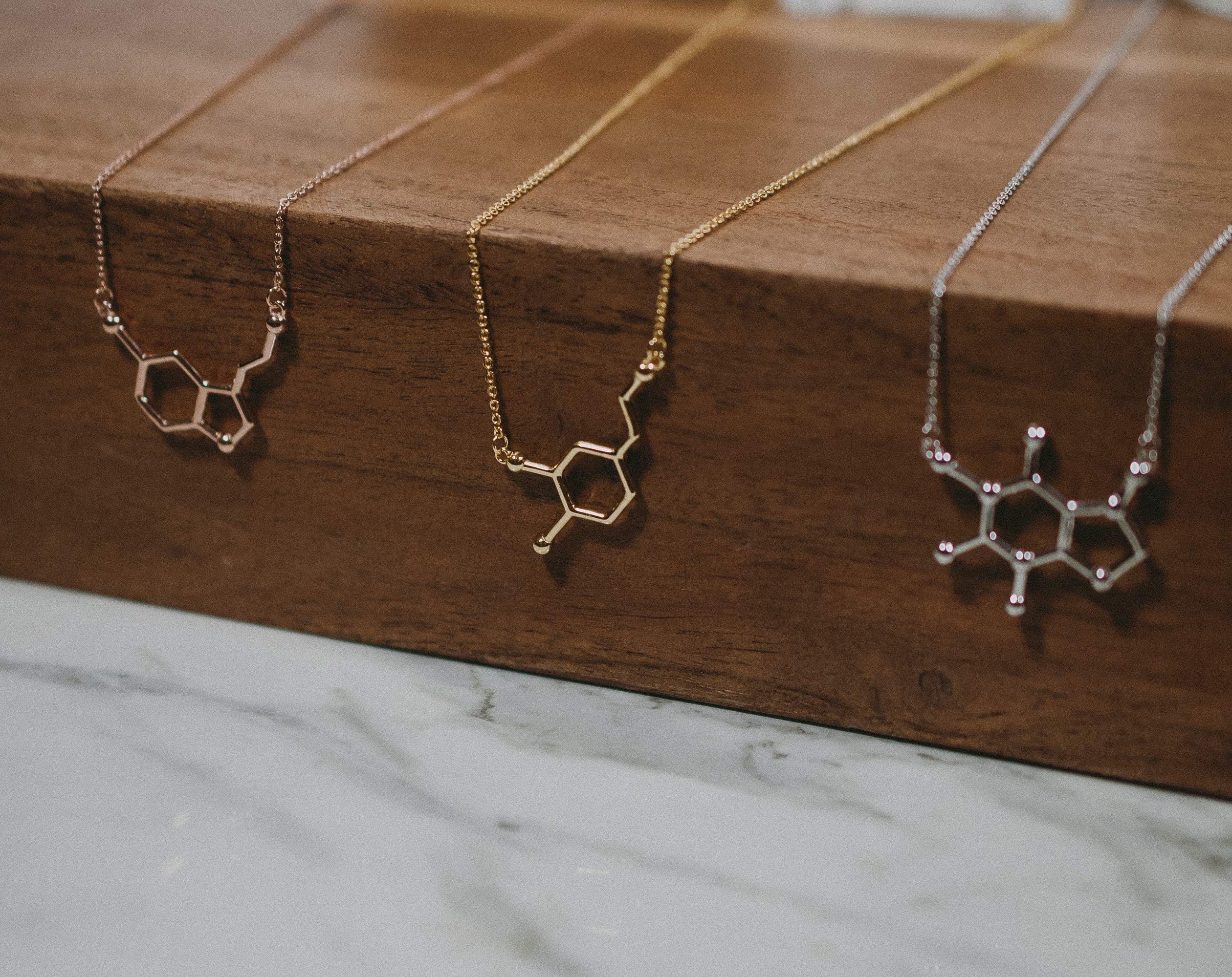 South Street Designs - Collar de molécula de cafeína, joyería de plata de ley 925 para amantes del café y entusiastas de la ciencia