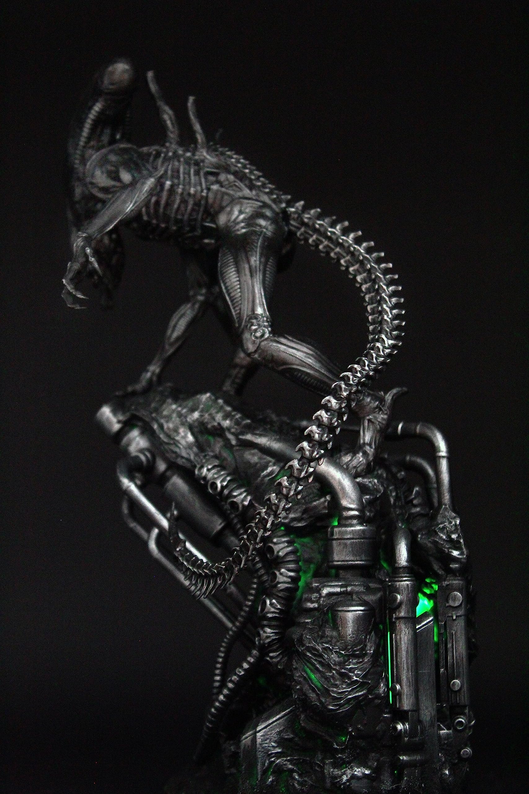 Generico Alien Xenomorph Figure - statua Alien da 35cm con LED, diorama alieno da collezione, incredibile dettaglio, esclusiva Made in Italy