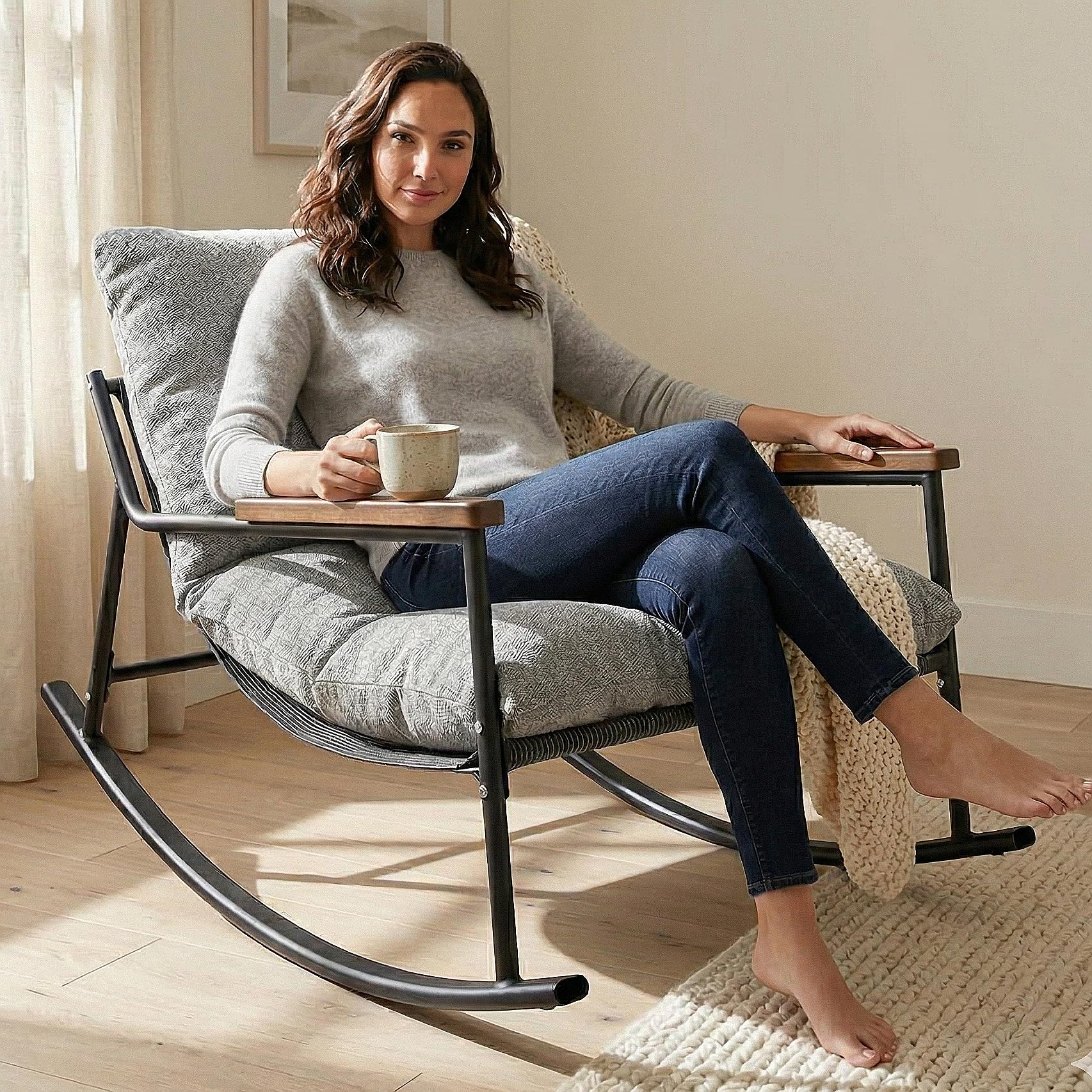 Allyson® Schaukelstuhl & Stillsessel, Cord-Stoff, bis 150 kg, Grau | Geräuschloses Wippen ohne Knarren, hohe Armlehnen entlasten beim Stillen, Schutzstreifen schonen Boden & dämpfen Geräusche