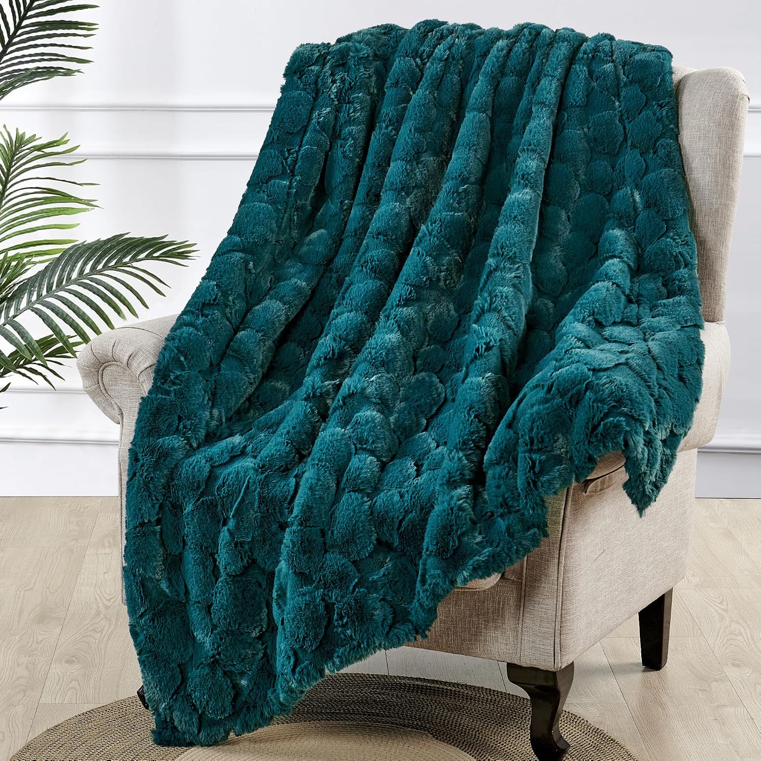 HESTIN Cloudscape Faux Fur Throw Blanket, Warm Comfy Decorative Throw Plush Fluffy Blanket for Couch Bedroom Living Room, 60''x70'', Dark Green