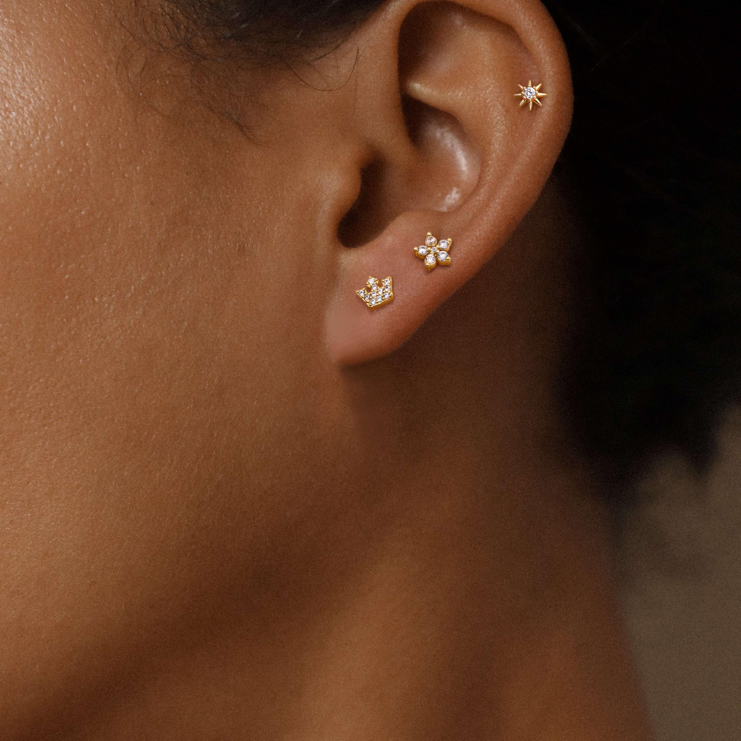 BodyBonita Ohrstecker mit flacher Rückseite für Damen – kleine hypoallergene Ohrstecker aus 925er Sterlingsilber mit 14 Karat vergoldeten kleinen Ohrsteckern mit Zirkonia für Helix-Piercing-Schmuck