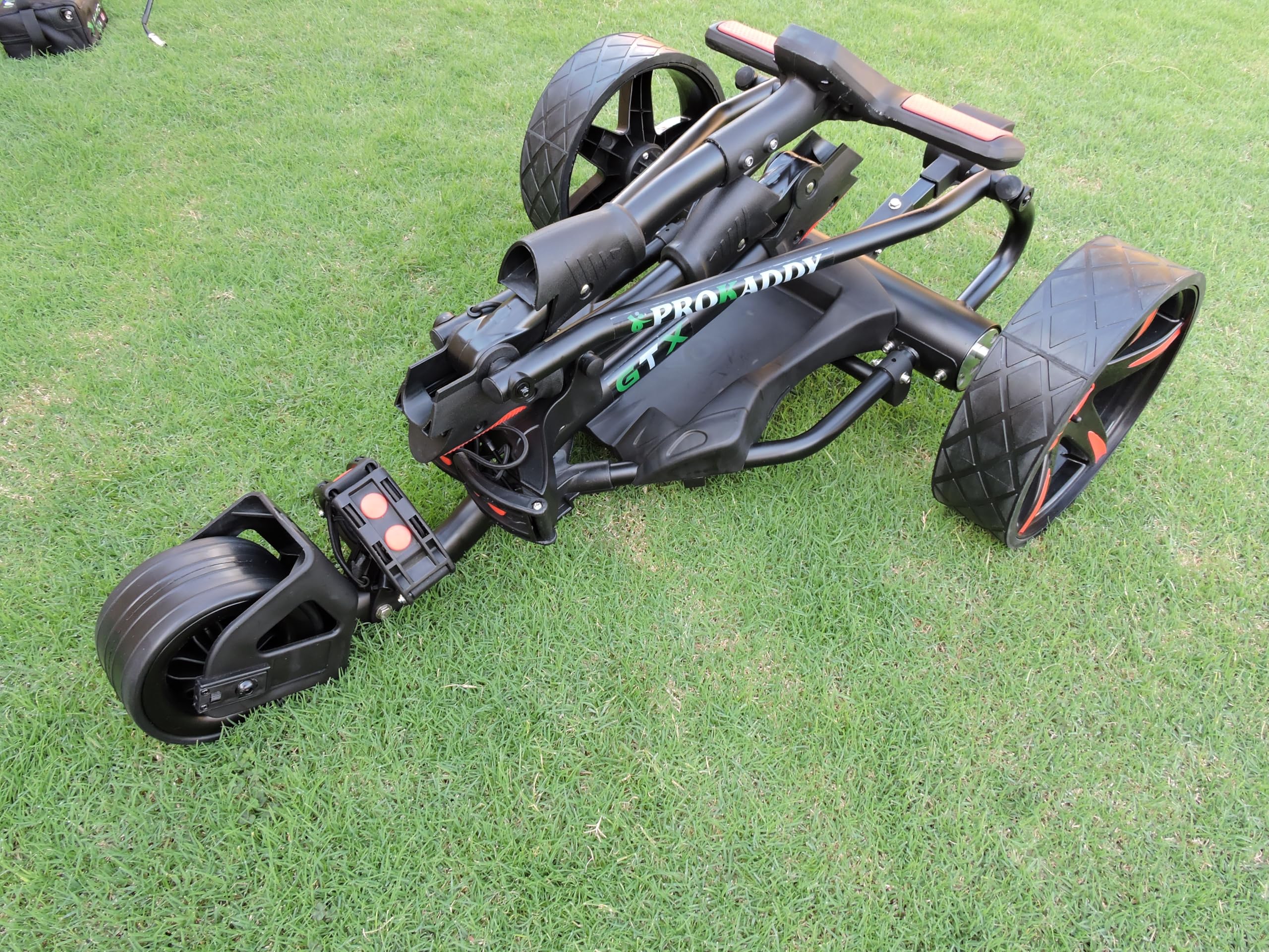 Elektryczny wózek golfowy P1RT2 Czarny z pilotem i USB