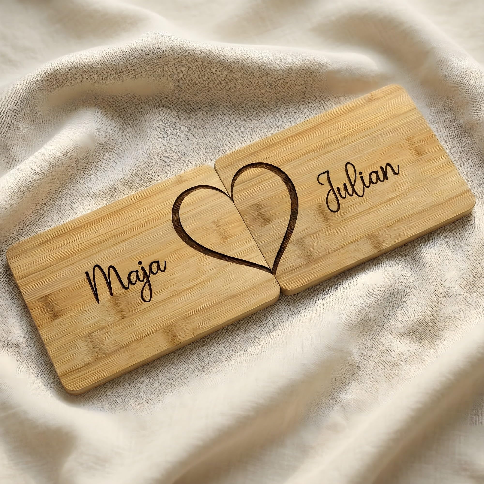Bambus Frühstücksbrettchen Set 2er personalisiert – Geteiltes Herz & Namensgravur – Geschenk für Paare, Valentinstag, Jahrestag
