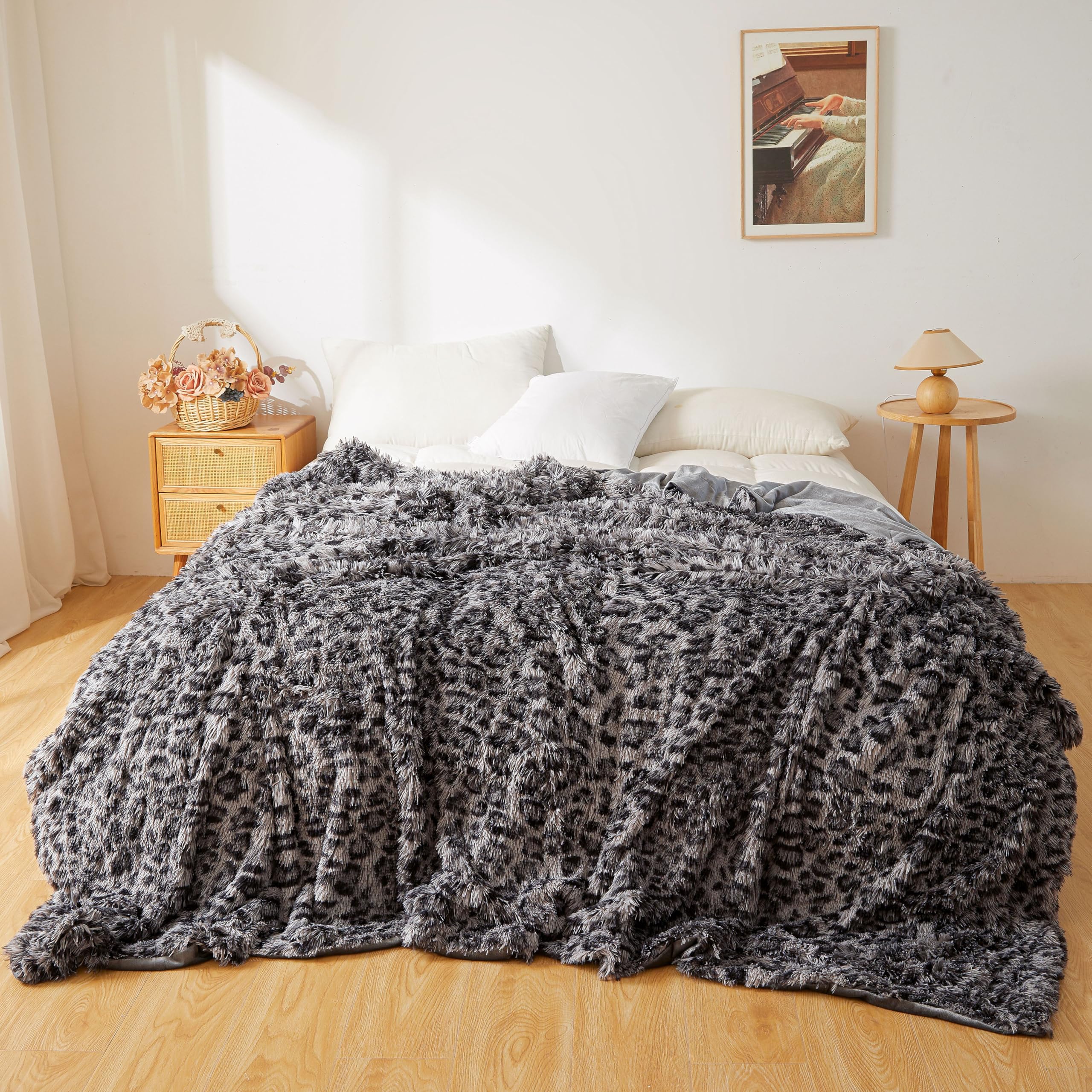 XeGe Flauschige Kunstfell Leopardprint Bettdecke für Kinder, Erwachsene & Paare, Plüsch Kuscheldecke Decke Queen groß Felldecke für Schlafzimmer Wohnzimmer, Gepard Muster Grau, 228x228cm, Queen