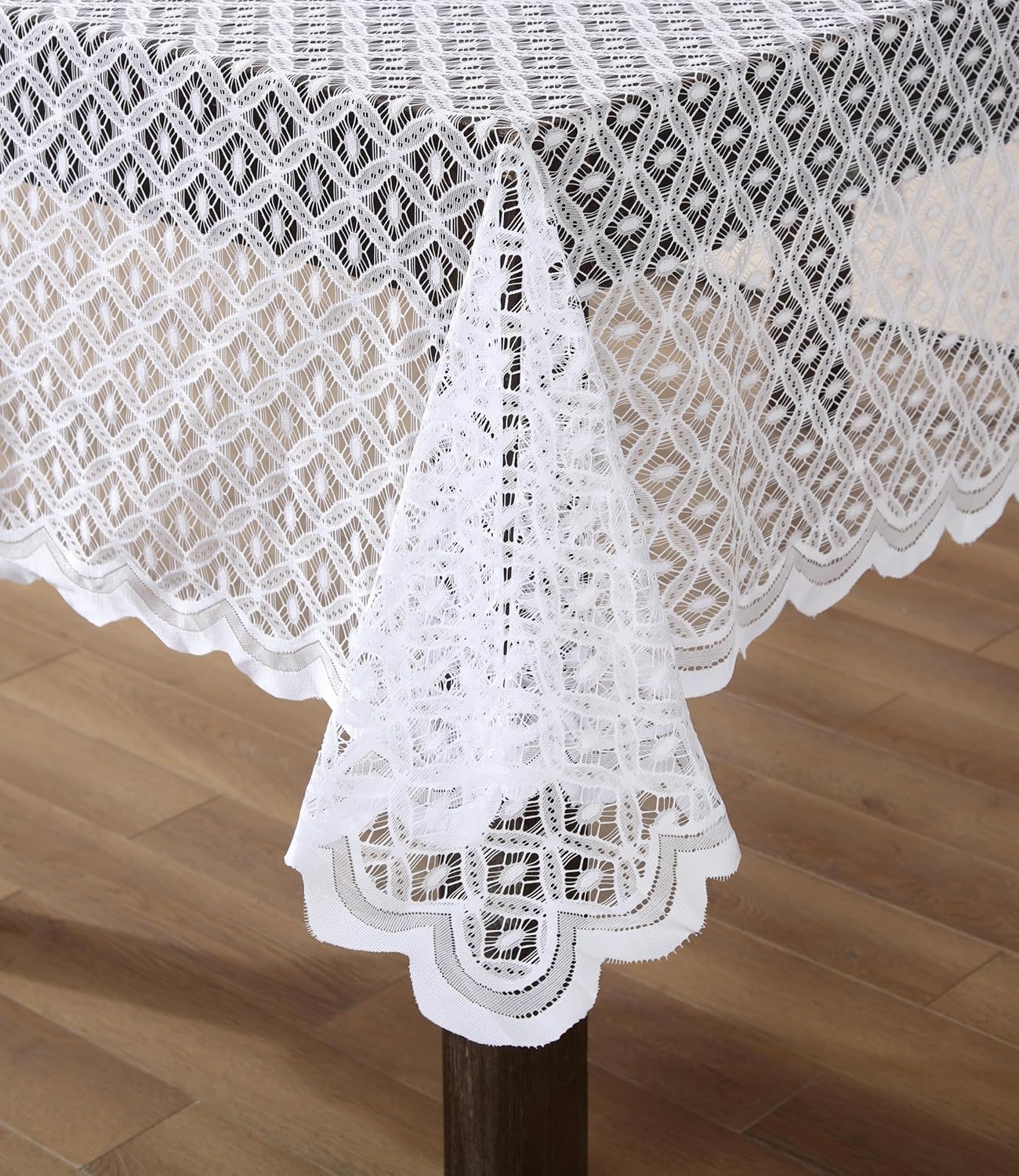 HLC.ME Sedona Lace Fabric Tablecloth, Lace Fabric Table Cloth for Round Tables, Wrinkle Resistant Tablecloth, Patterned Scalloped Tablecloth (90 Round, White)