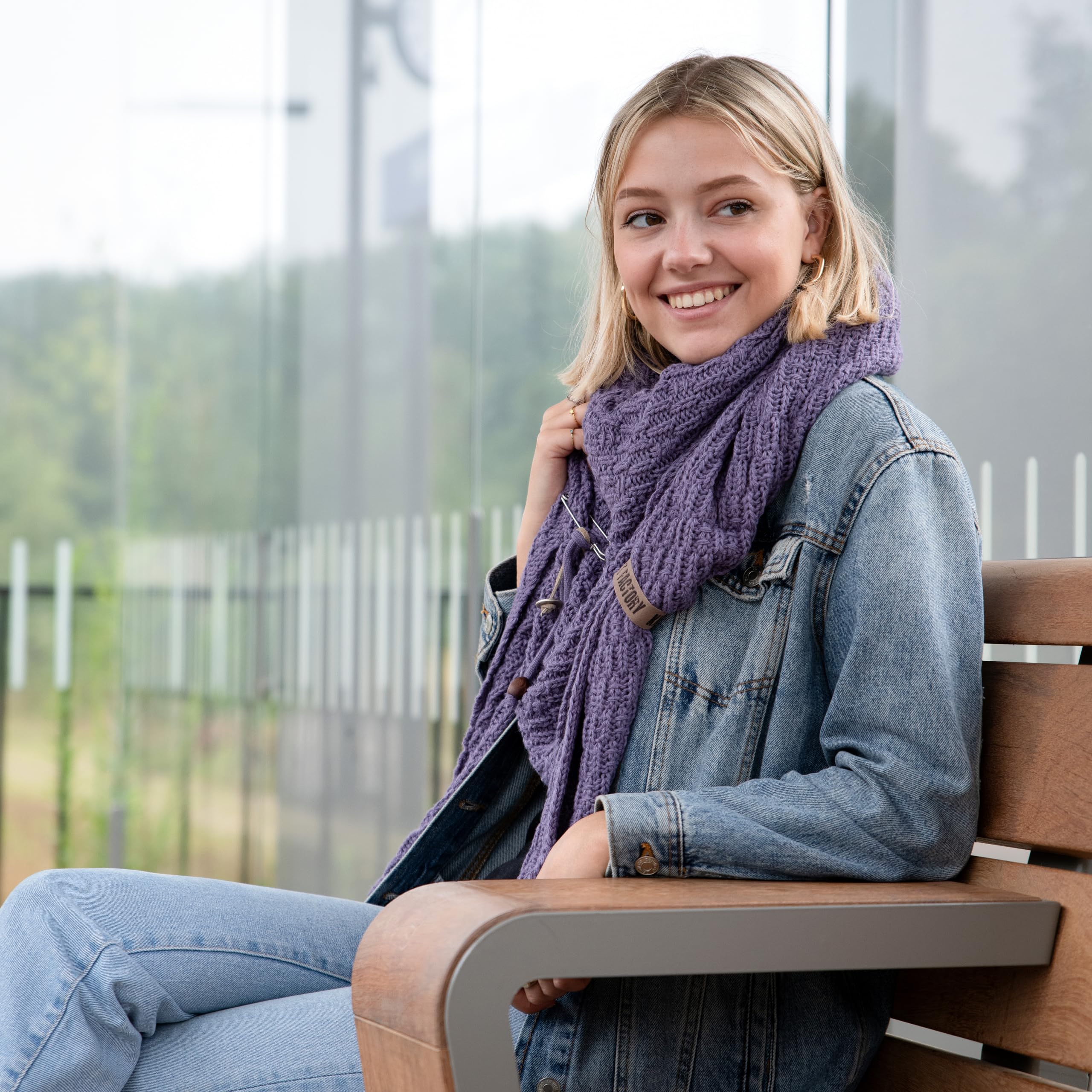 KNIT FACTORY - Dreiecksschal Jaida - Damen Strickschal mit Wolle - Hochwertige Qualität - XXL Schal - 190 x 85 cm