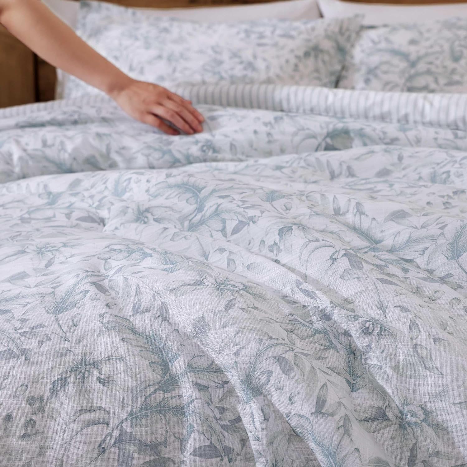 Tommy Bahama - King Comforter Set, 100% Cotton Slub Fabric with Soft Breathable Texture, Lightweight for Year Round, 3 Piece Bed Set with Matching Pillowcases (Orchid Bay Blue)