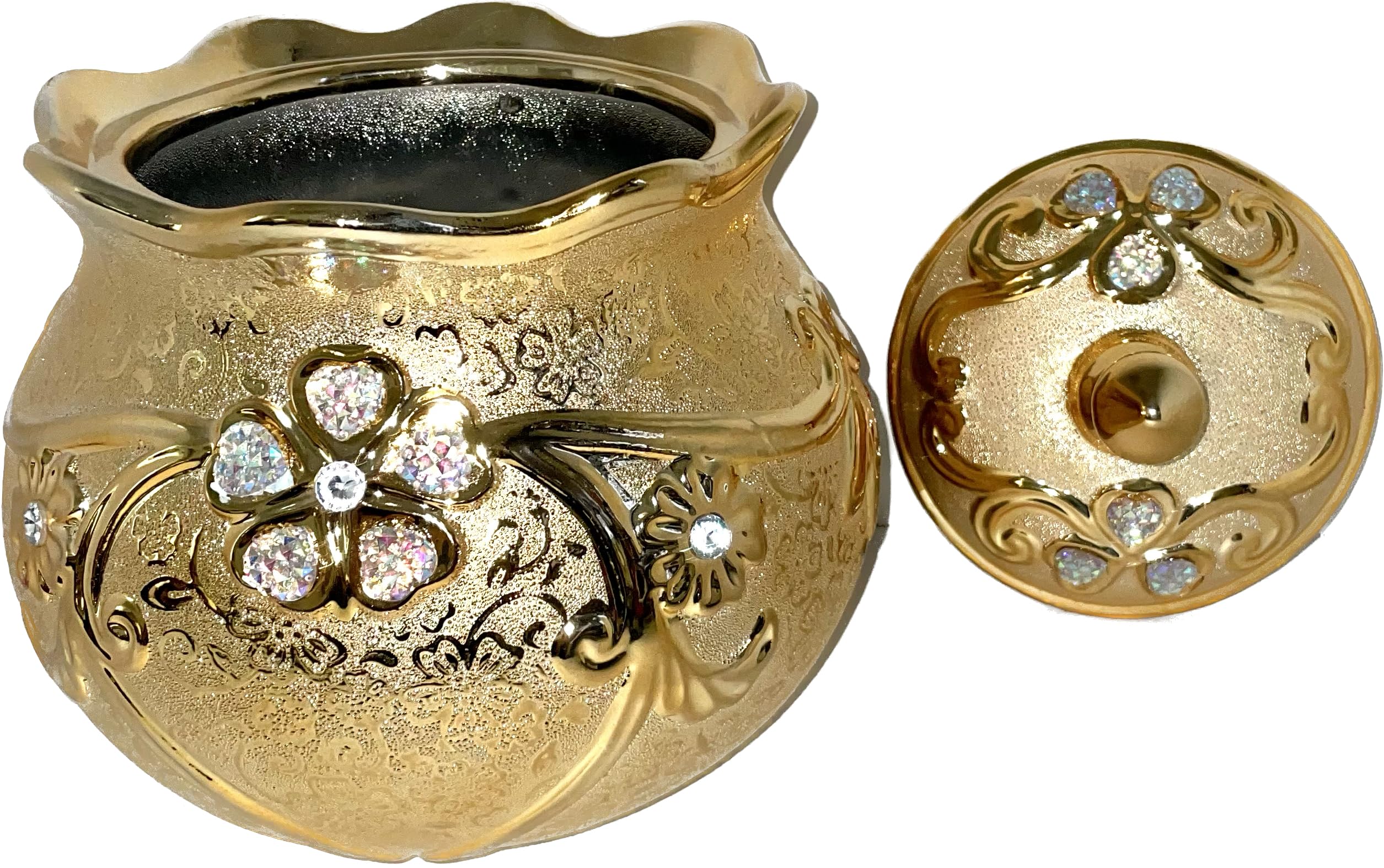 Botanica la Marina Sopera de flores dorada para Ochun./ Gold tureen for Ochun with flowers.