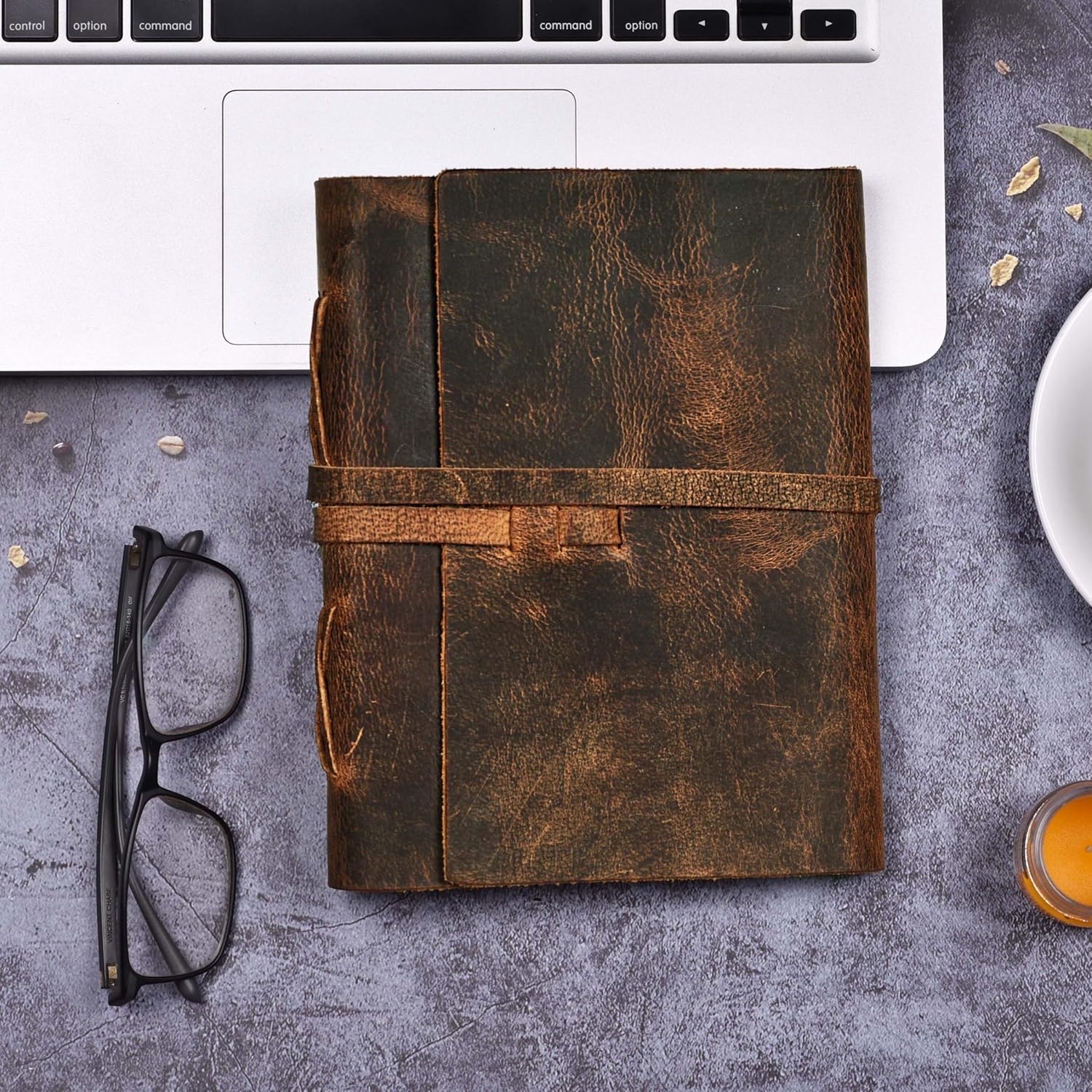 LEATHER VILLAGE Genuine Leather Bound Journal Writing Notebook for Men Women - Daily Writing Notepad Lined Paper 300 Kraft Pages, Handmade, Rustic Brown, 8 X 6 in (A5)