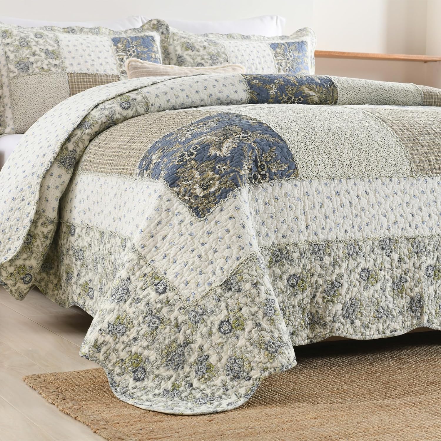 Yvooxny Quilt Set Queen Size Reversible Country Farmhouse Floral Real Patchwork Quilted Bedspread 3-Piece Quilt Set with Pillowcases with Ruffles for All Seasons, 90 x 98 Inches - Image 7