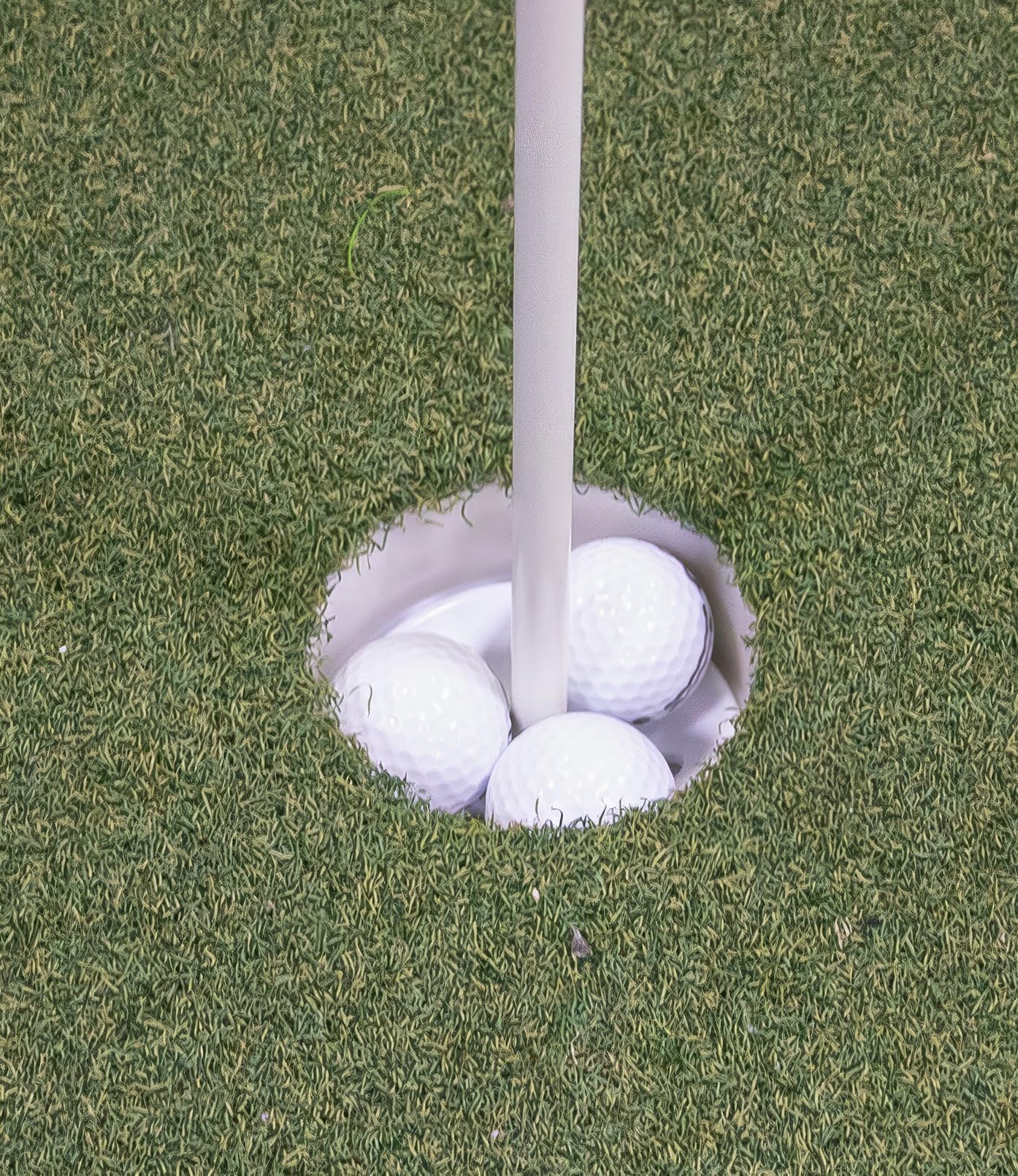 Putting Grüne Flaggen und Golflochbecher, 4-teiliges Set, doppelseitige nummerierte Golfflaggen (1–4), abnehmbarer Golfflaggenstock (Gesamthöhe 83 cm, Lochdurchmesser 10,7 cm)