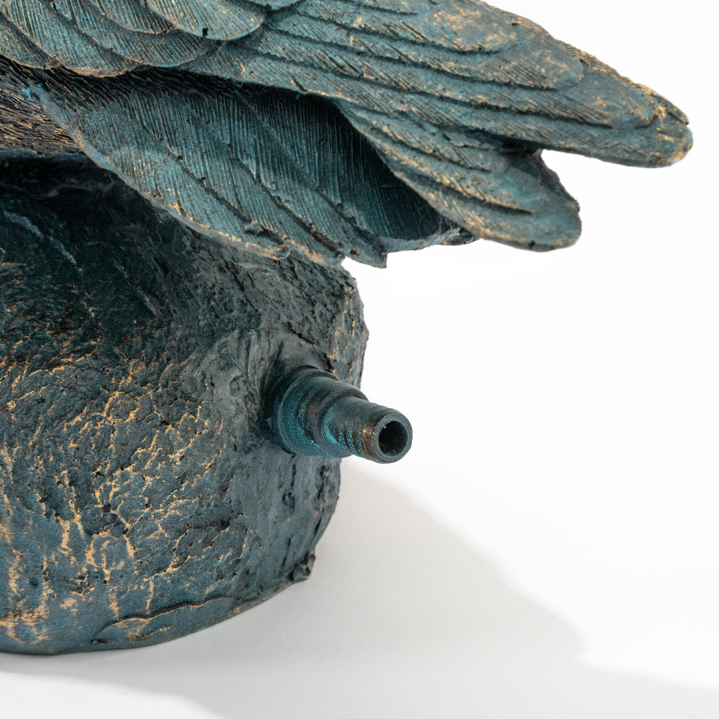 Esotec Wasserspeier Ente Samuel im Altkupfer-Design, Brunnenfigur für Teich & Garten aus Polyresin, Gartenfigur mit 2X 2m Schlauch, 33x14x28cm 100772
