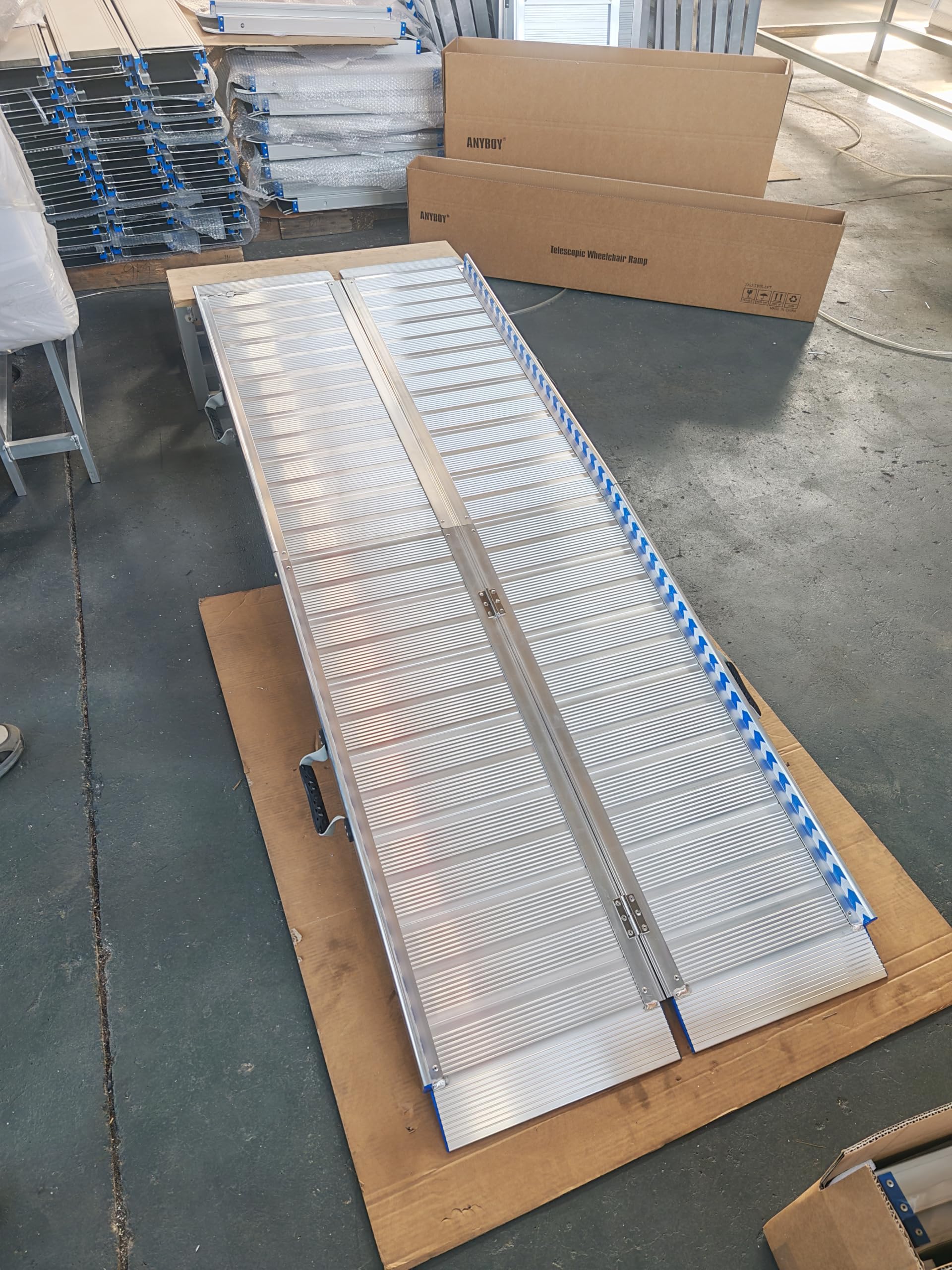 ANYBOY Aluminiowa rampa do wózka inwalidzkiego, składana, udźwig 300 kg, rampa dla wózków inwalidzkich, z regulowanymi nogami podporowymi