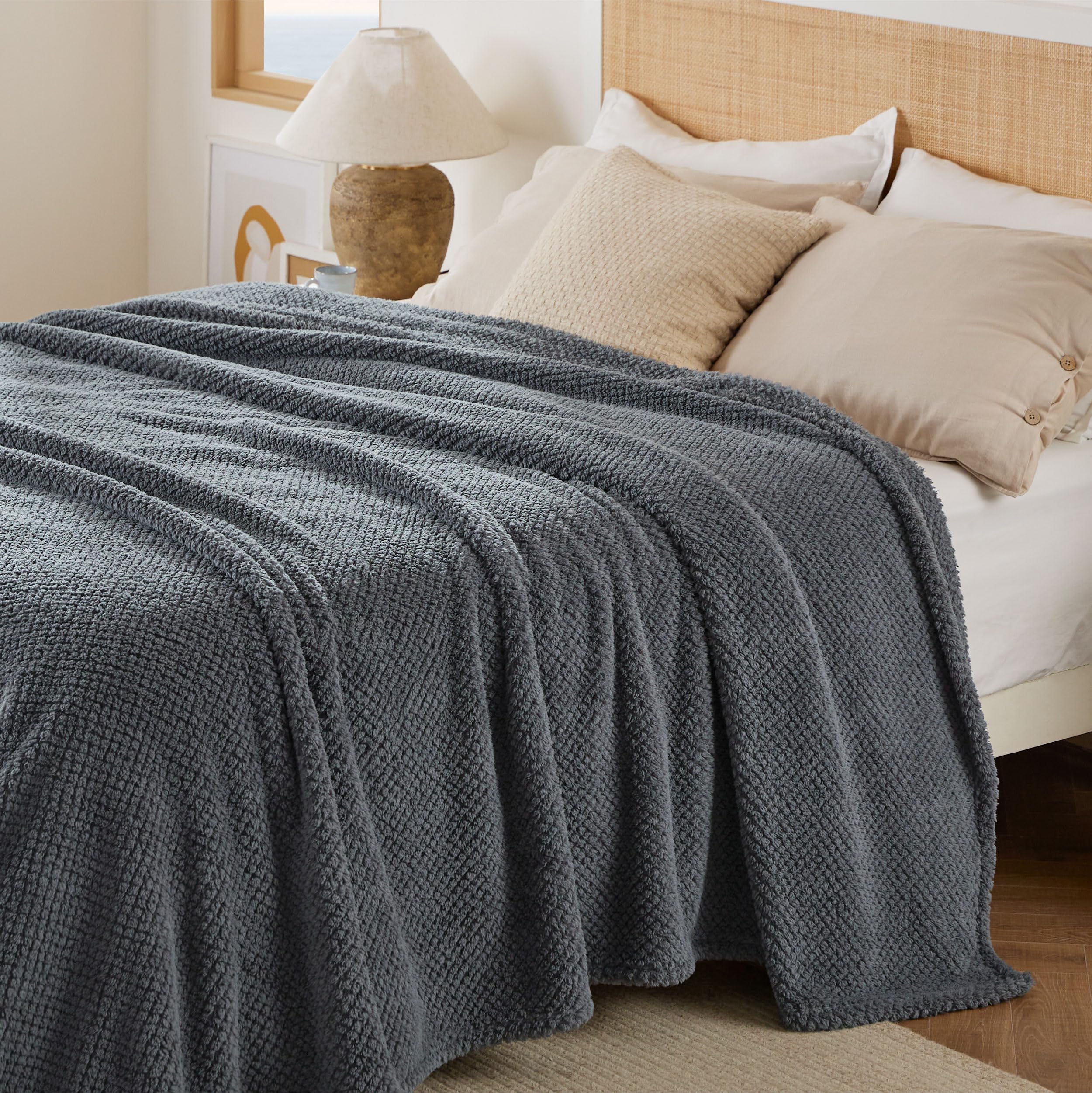 BEDSURE Kuscheldecke Flauschig Decke Fleecedecke - Weiche Warme Grobe Korddecke Gemütlicher Sofadecke XXL, Kuscheldecke Große, Kohle, 240 x 220 cm