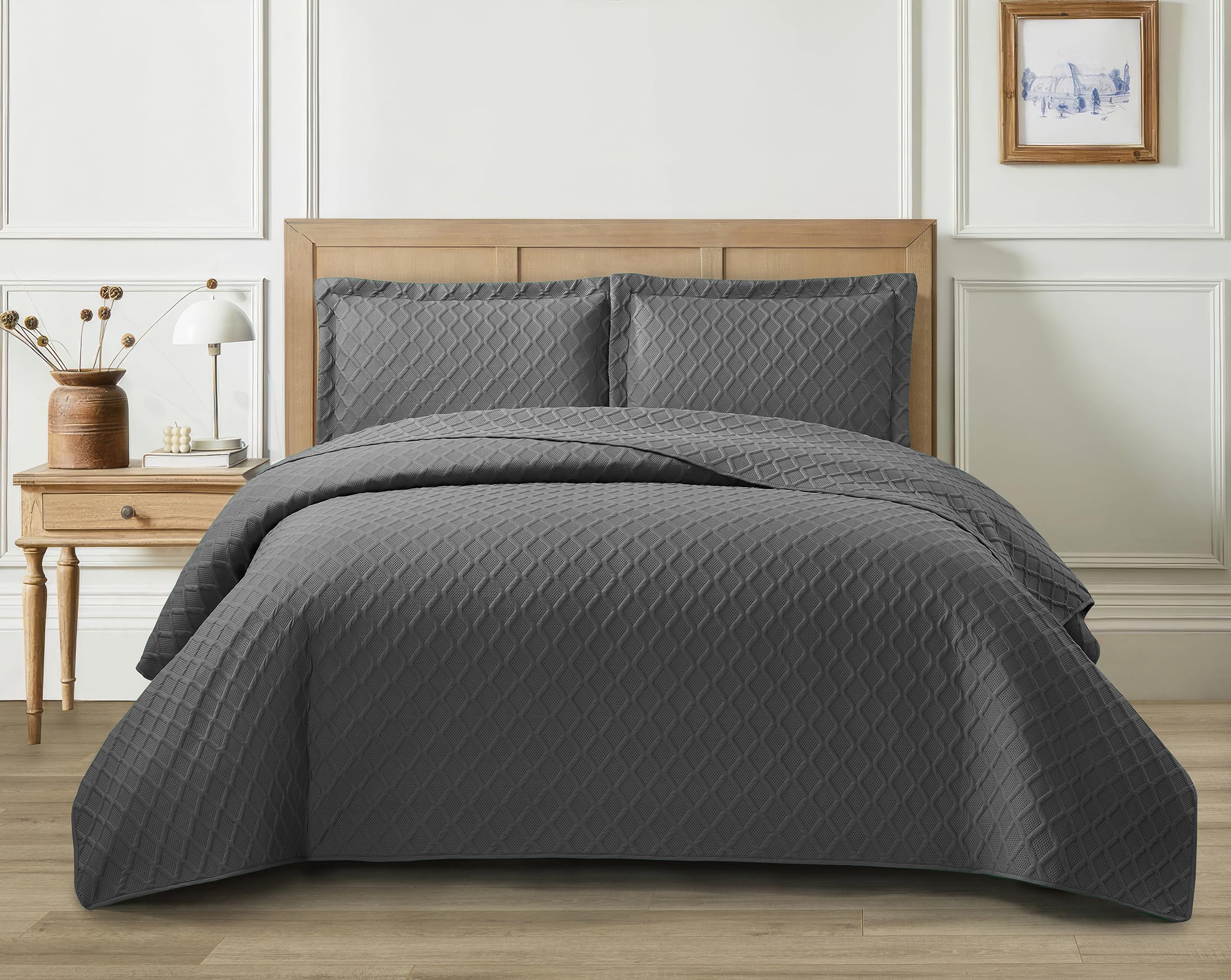 BQC 3 Pcs Quilted Bedspread with Pillow Shams โ Embossed Diamond Pattern Lightweight Comforter Bedding Set for All Seasons (Grey, King)