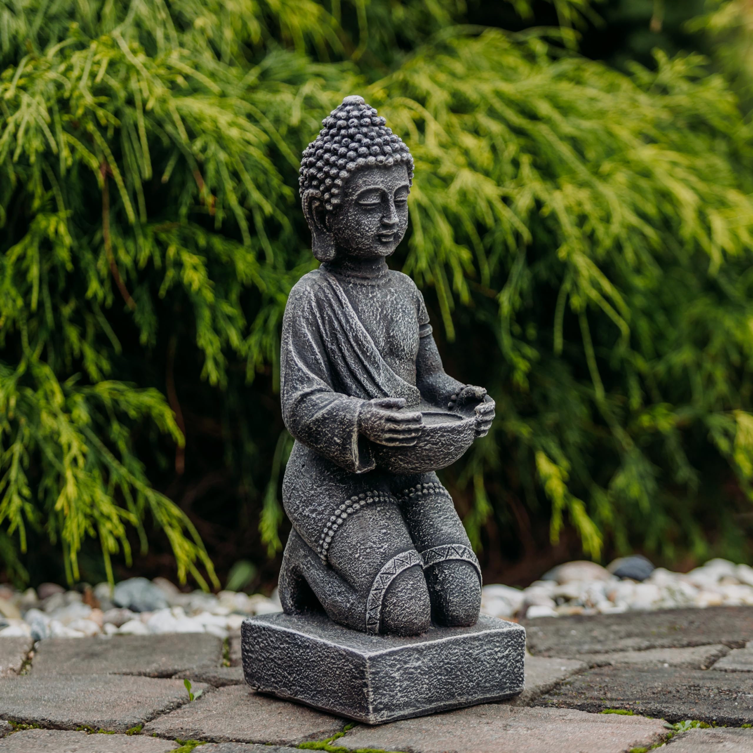 Bellissimo Buddha inginocchiato in pietra in ghisa resistente al gelo, multicolore, 43 cm