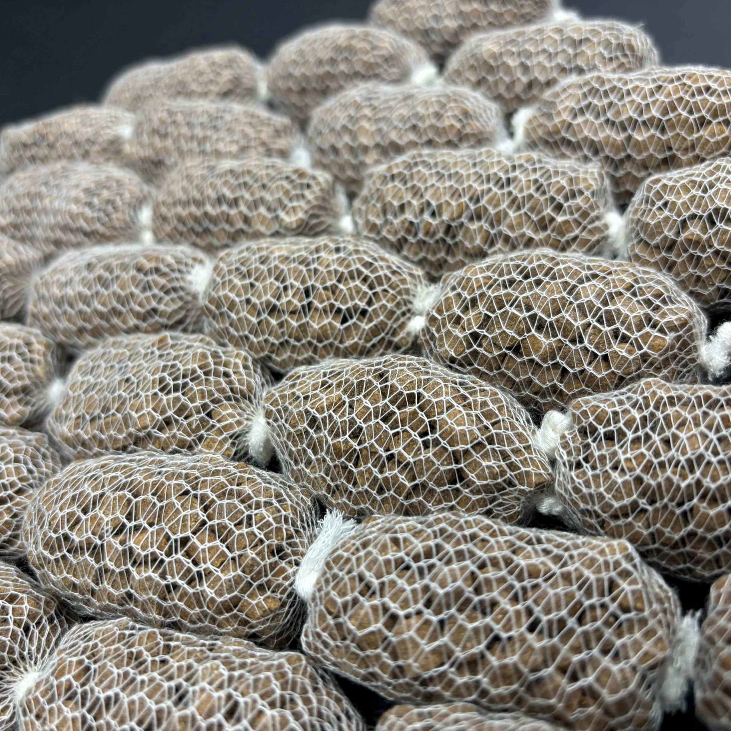 CARP KING Pre tied PVA mesh bags with mixed pellets (100)
