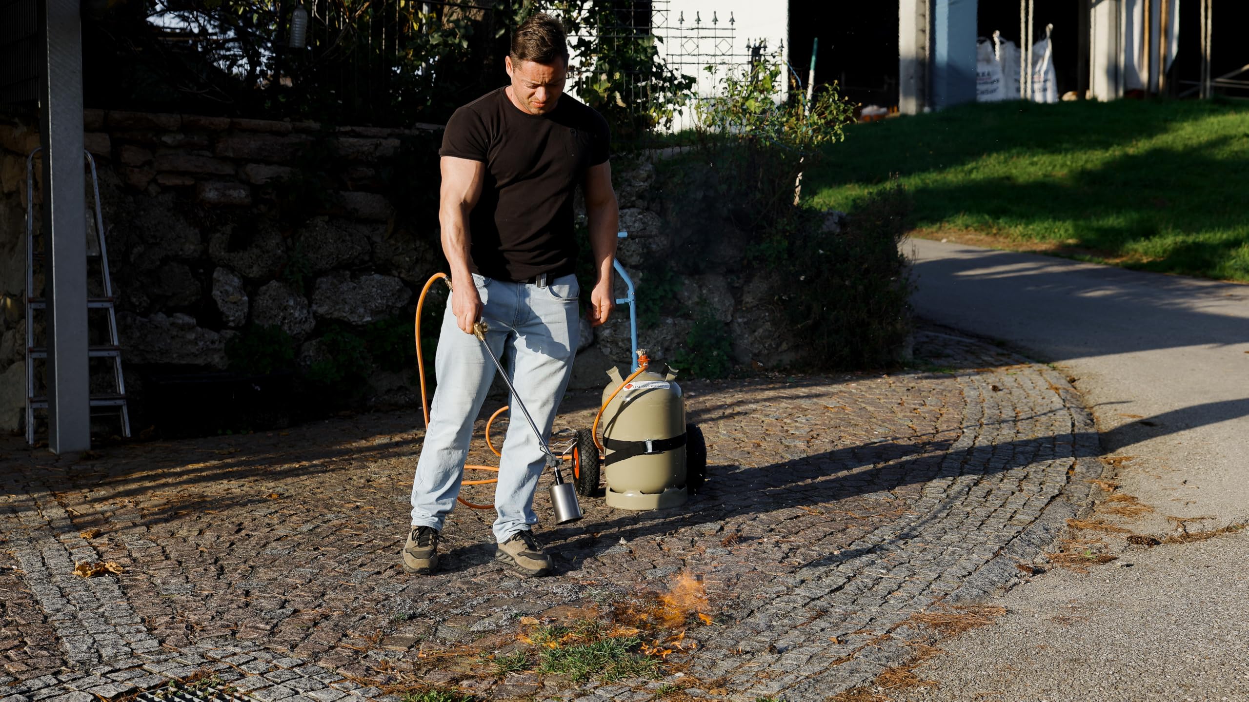ROTHENBERGER Industrial RoTitan Bruciatore Professionale ad Alte Prestazioni a Gas, Cannello ad Enorme Potenza per Saldatura Membrane Bituminose, Pellicole e Diserbo Termico