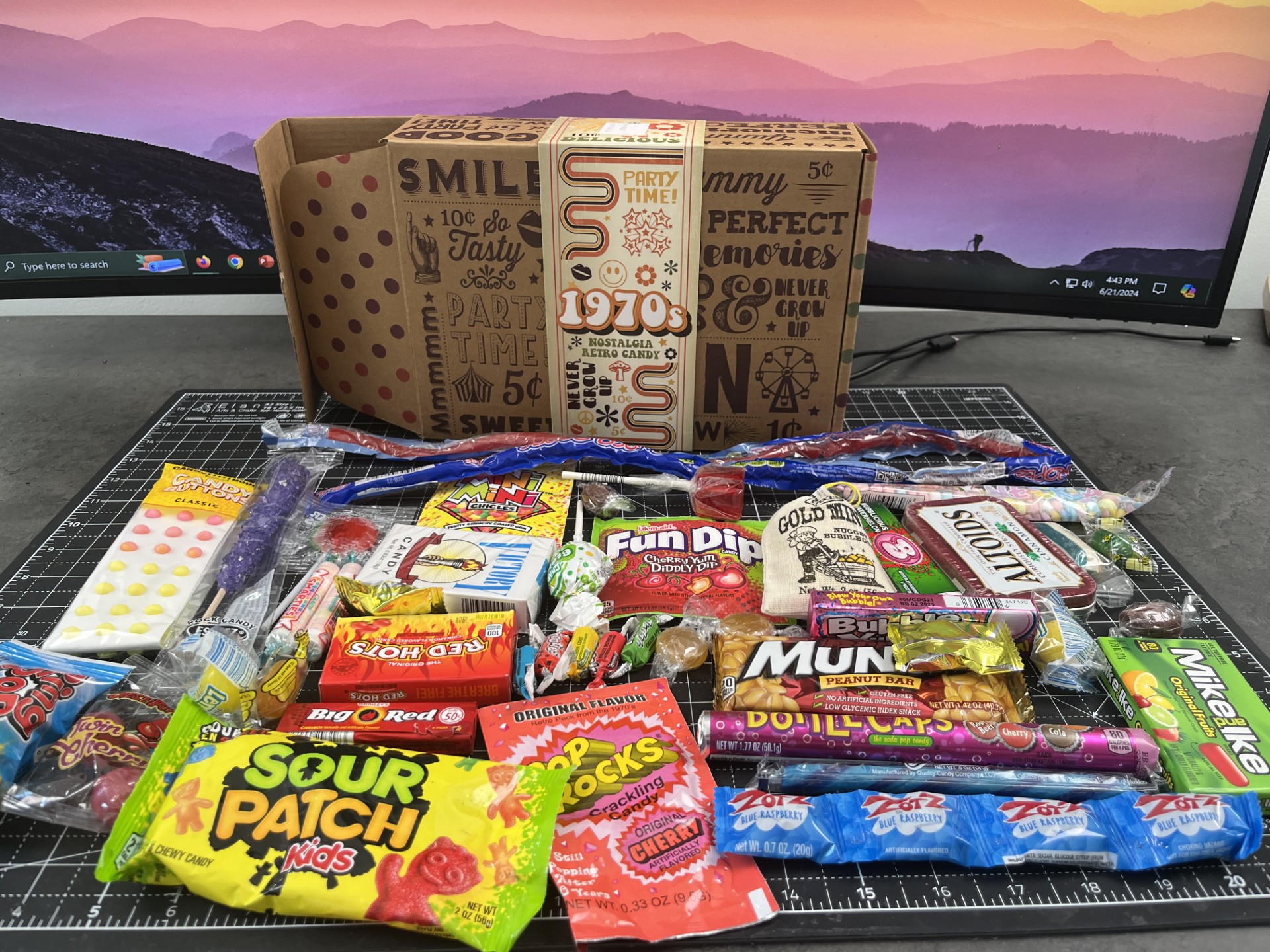Watch Retro Candy Gift Box ﹙1970s﹚ - See What's Inside! on