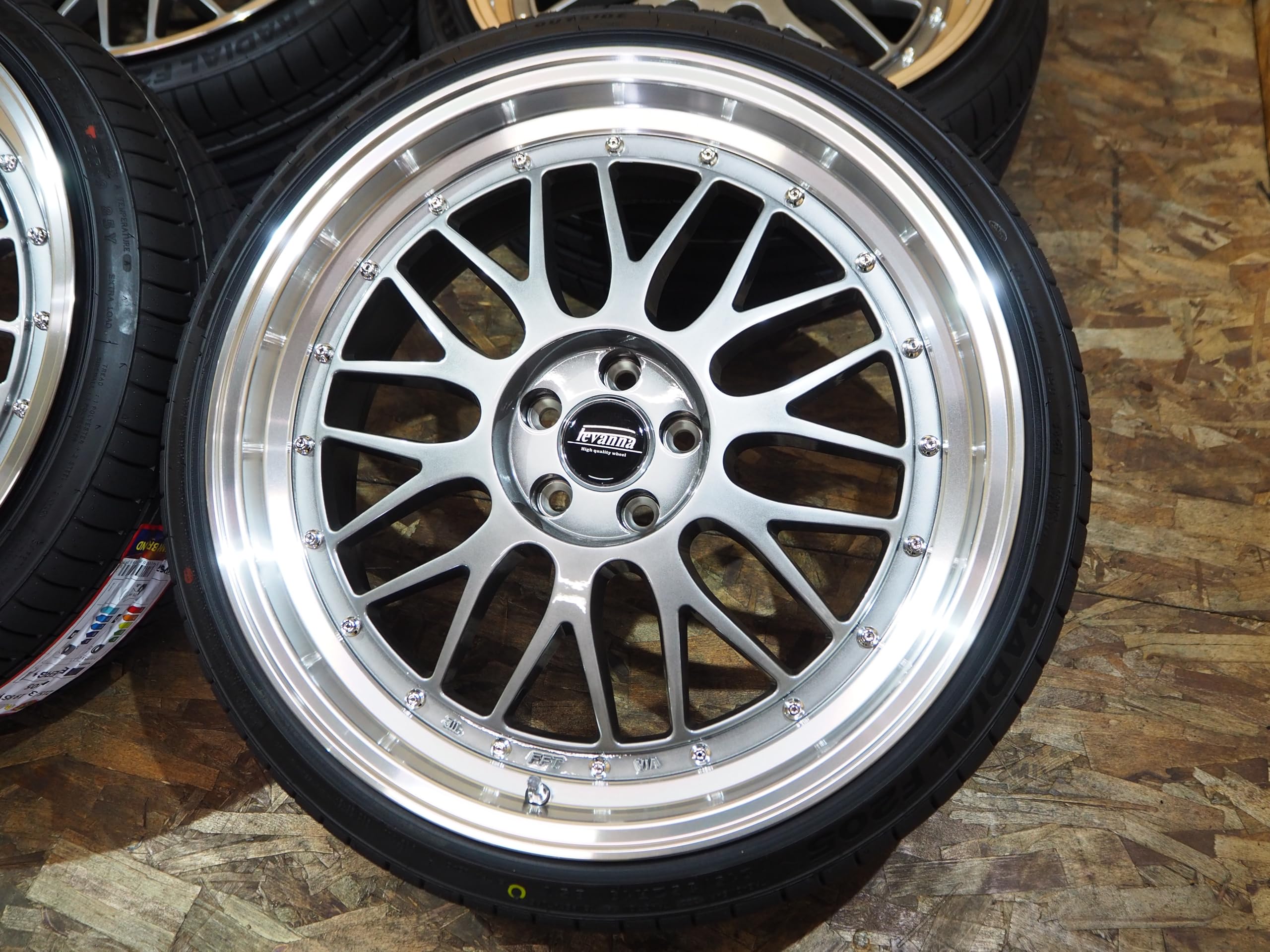 Amazon | levanna V10-EX FFT 19インチ 8.5J+42 5H100 ハイパー