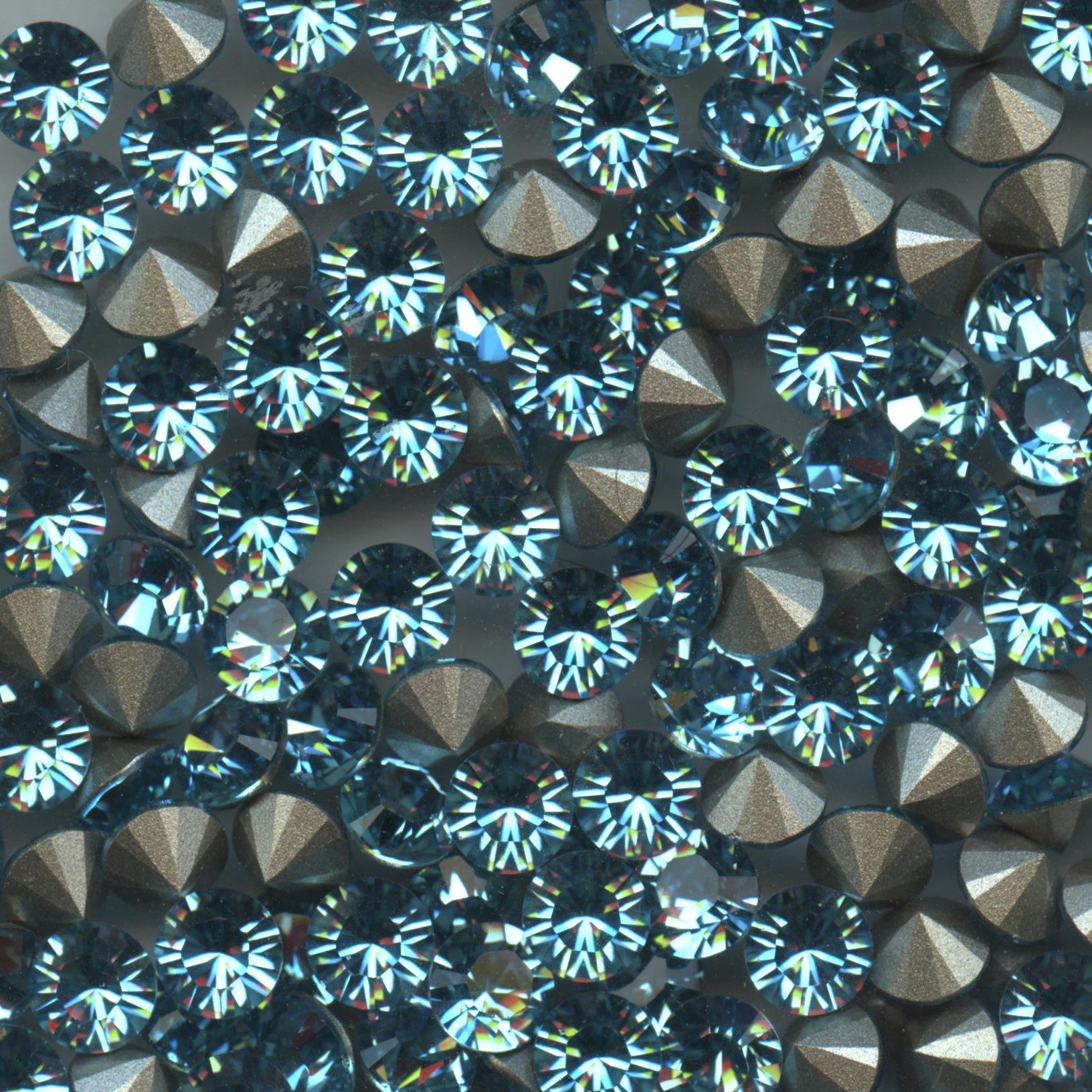 Swarovski Light Turquoise 1028 Ss24 Ltq *** 30 Crystals Conical Background Ss24 (5.3 Mm) Light Turquois