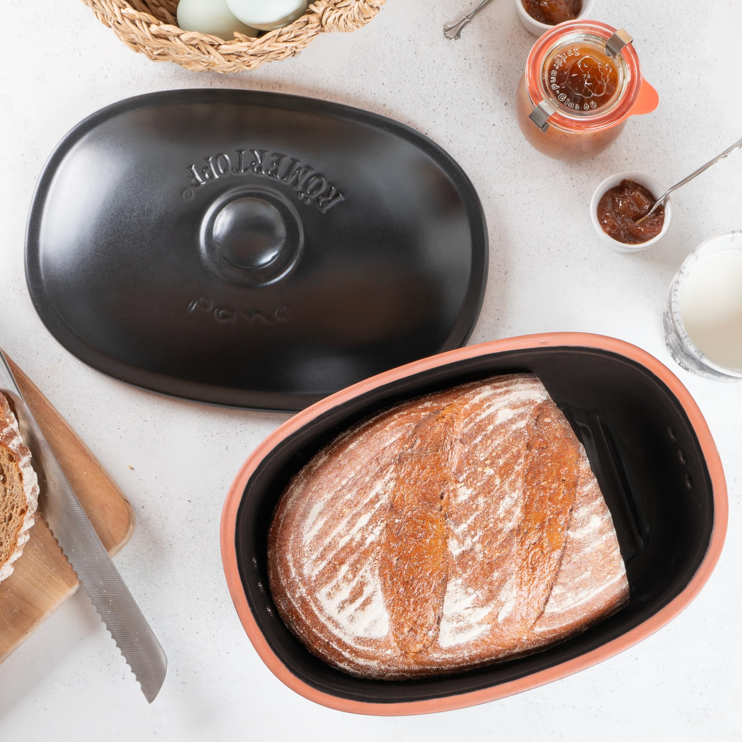 Römertopf Brottopf klein oval 2,3 L (MEDI) – kompakter Brotkasten aus Keramik mit Deckel für 1–2 Personen, hält Brot und Toastbrot frisch, atmungsaktiver Tontopf – Schwarz