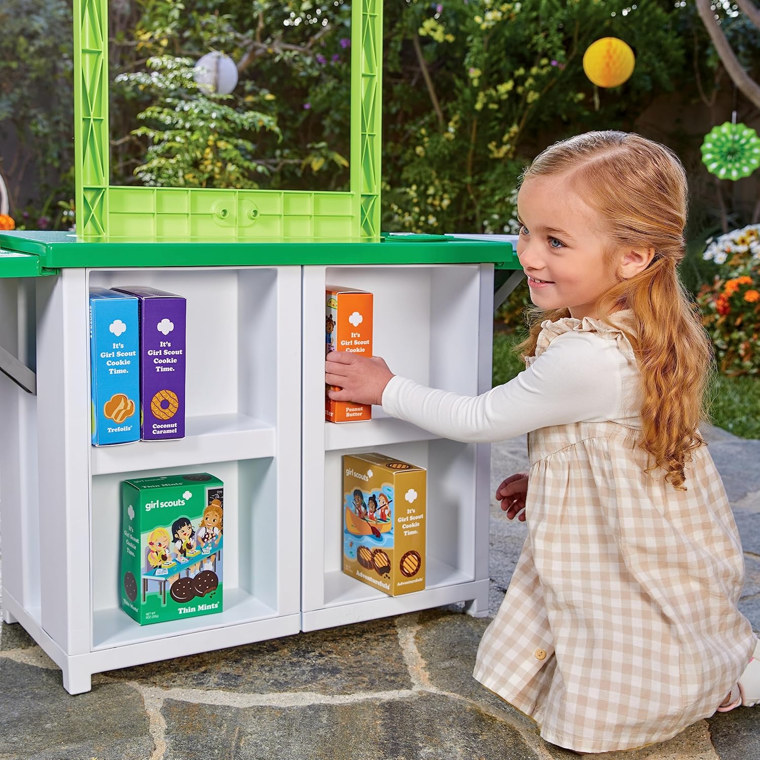 Little Tikes Girl Scout Cookie Booth with 19 Accessories, Cookie Selling Pretend Play Toy, for Indoor and Outdoor, for Kids Ages 3+ Years