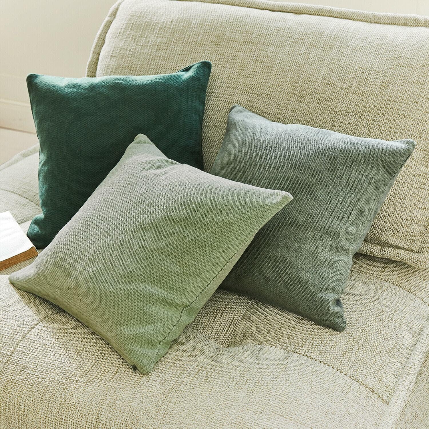 Loberon Alienor Lot de 3 Housses de Coussins - en Trois Coloris harmonieux - Tissu Naturel en Coton, Vert