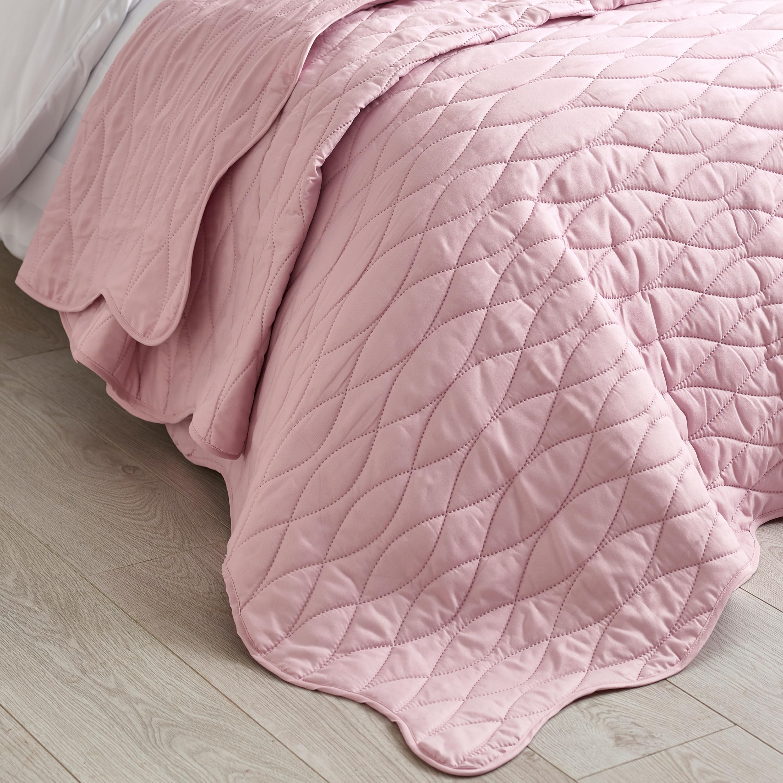 Catherine Lansfield Scallop Waves Bedspread 240X260 Pink