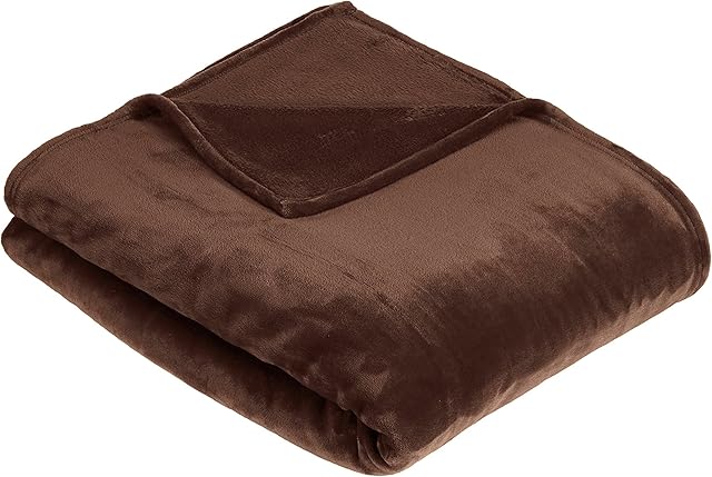 Amazon Basics - Cuddly blanket, made of velvety plush, 127 x 152cm - Chocolate Brown