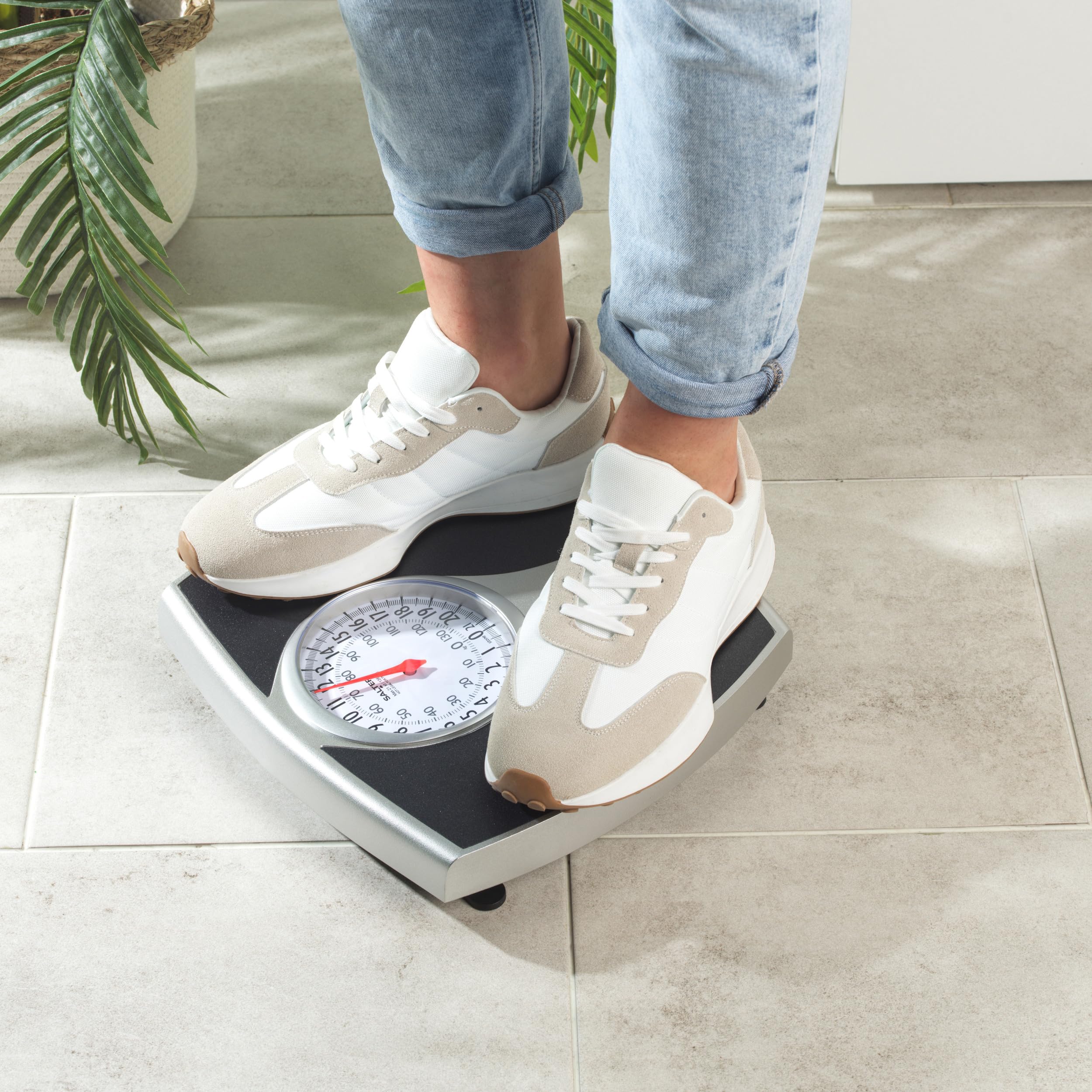 Salter 148 BKSVDR Speedo Waga mechaniczna, duża czytelna tarcza, zakres do 136 kg, czarna/srebrna
