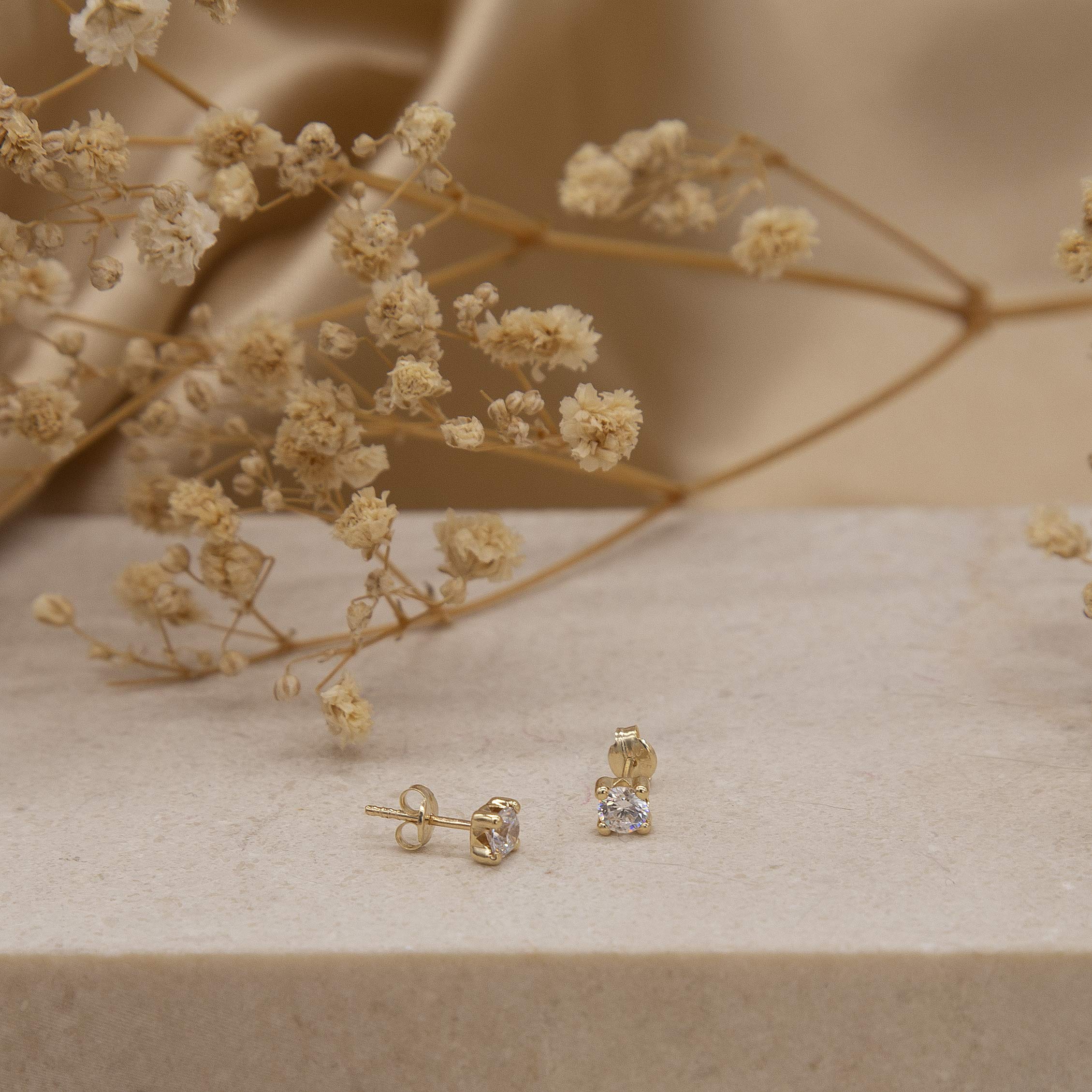 Carissima Gold da donna, oro giallo da 9 kt, 4 mm con zirconi, orecchino a bottone con pietra portafortuna