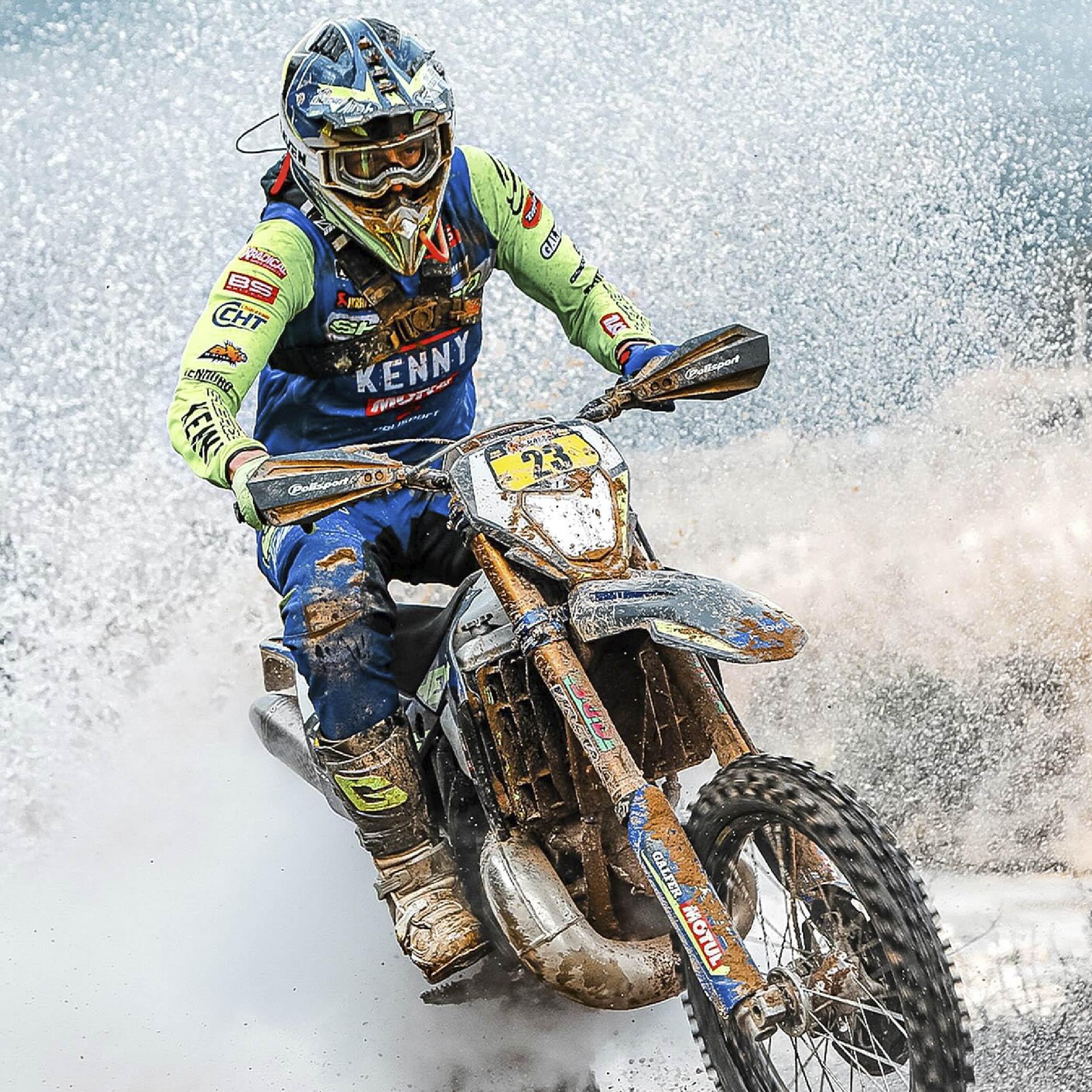 POLISPORT 8308600003 - BULLIT FWA Parametry wykonane z tworzywa sztucznego z dołączonym zestawem montażowym kompatybilny ze wszystkimi modelami motocrossu/enduro w kolorze pomarańczowym