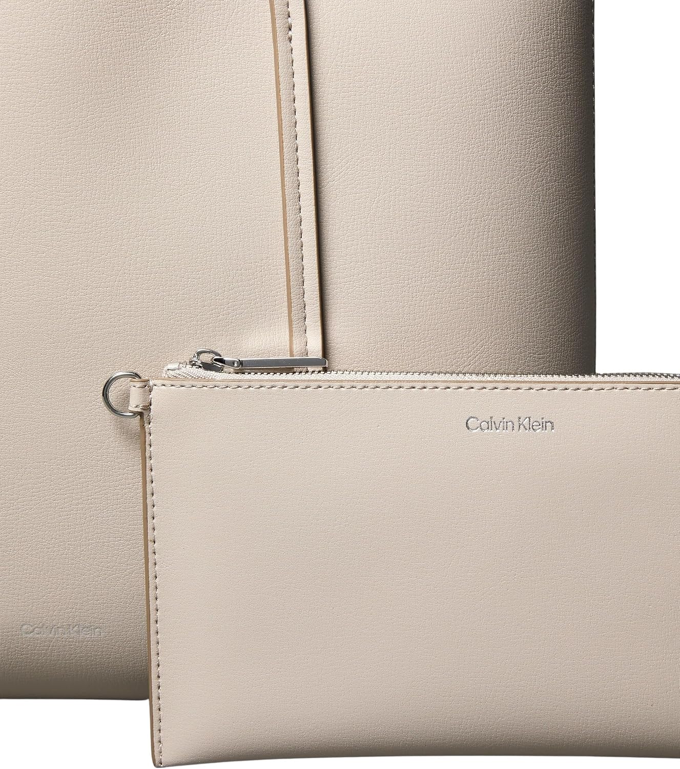 شنطة يد صغيرة توت طراز Lv04f3275g بشعار فويل شاتو/ديزرت من كالفن كلاين، لون رمادي (Taupe)، مقاس واحد - الصورة 3