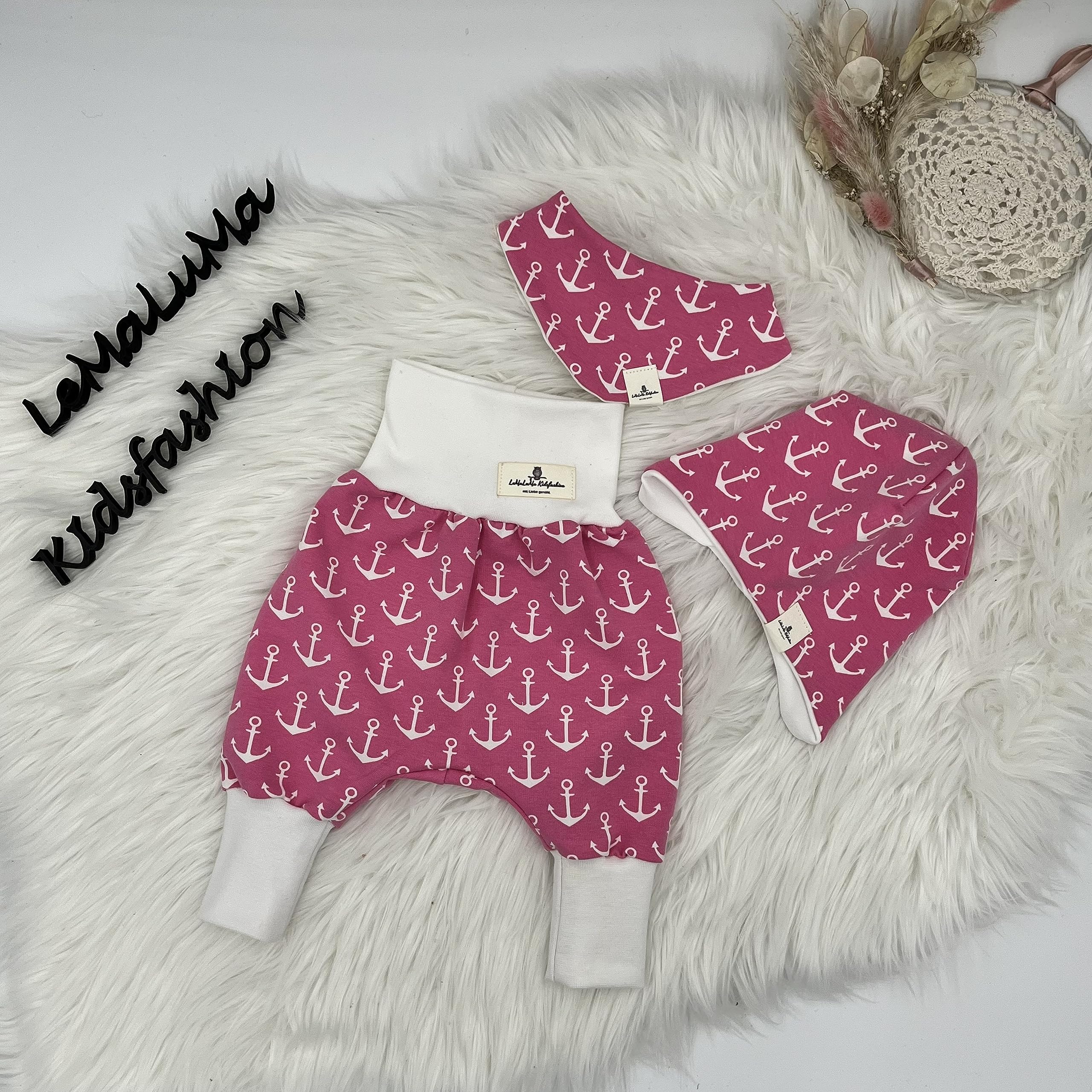 Baby Set, GeschenkSet, Geburtsgeschenk, 3 teiliges Set, Pumphose, Latz, Mütze