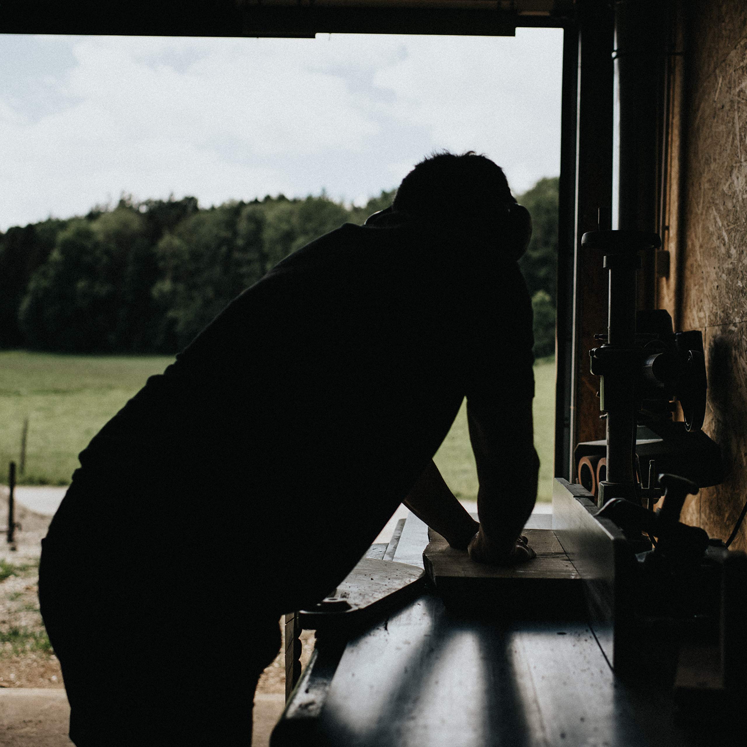 WOODS Hakenleiste Garderobe Holz massiv I Garderobenleiste Landhaus I moderne Wandgarderobe aus Holz handgefertigt in Bayern I Handtuchhalter Garderobenpaneel (70cm (6 Haken), Eiche, schwarze Haken)