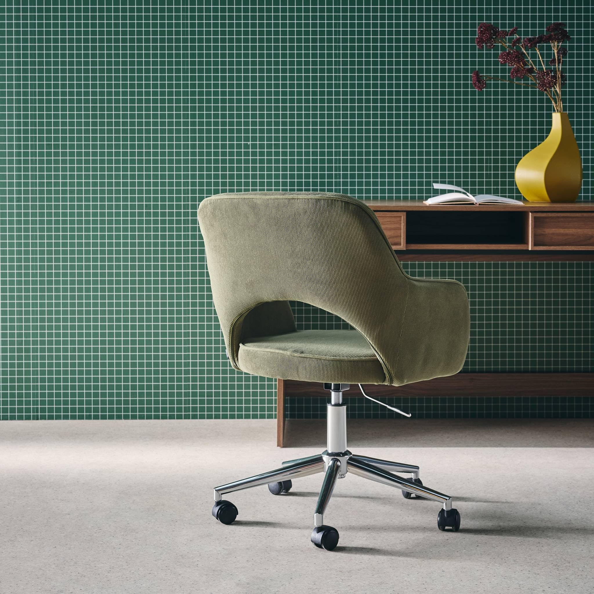 sweeek - Sedia da ufficio con ruote in velluto a coste Kaki con base cromata. L 60 x P 62 x H 89/99 cm