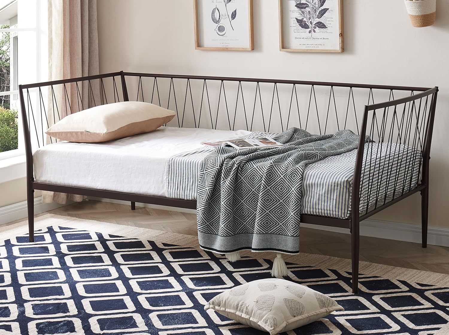 Kings Brand Furniture Modern Twin Size Metal Daybed Frame with Mattress Support, Day Bed for Living Room, Bedroom, Guest Room, Bronze